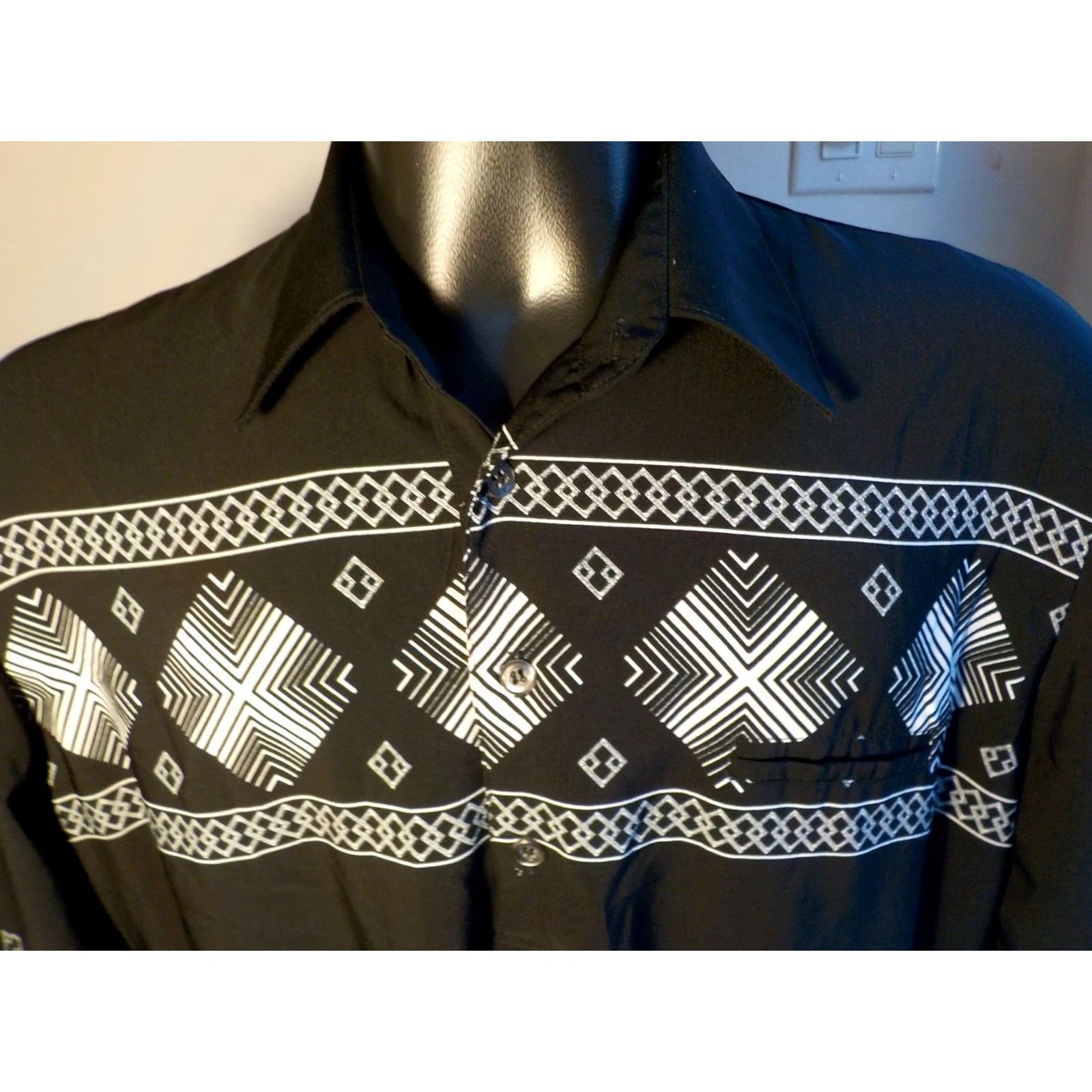 Vintage VINTAGE Alan Stuart Shirt Black and White 70s 80s Elastic Hem Casual Button-Up Short Sleeve L Mens Size US L / EU 52-54 / 3 - 3 Thumbnail