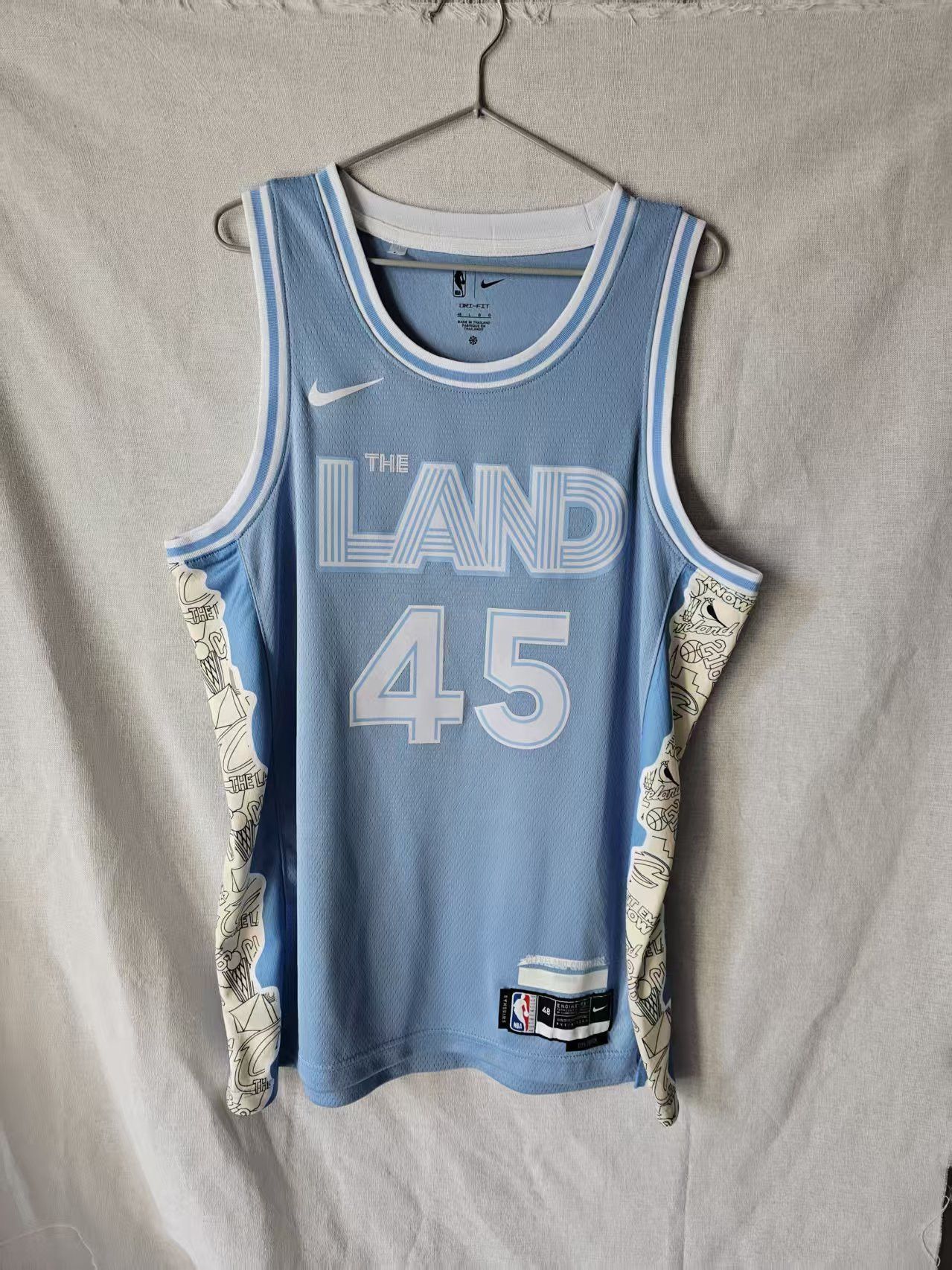 NBA Cleveland Cavaliers #45 Donovan Mitchell Jersey Size US L / EU 52-54 / 3 - 1 Thumbnail
