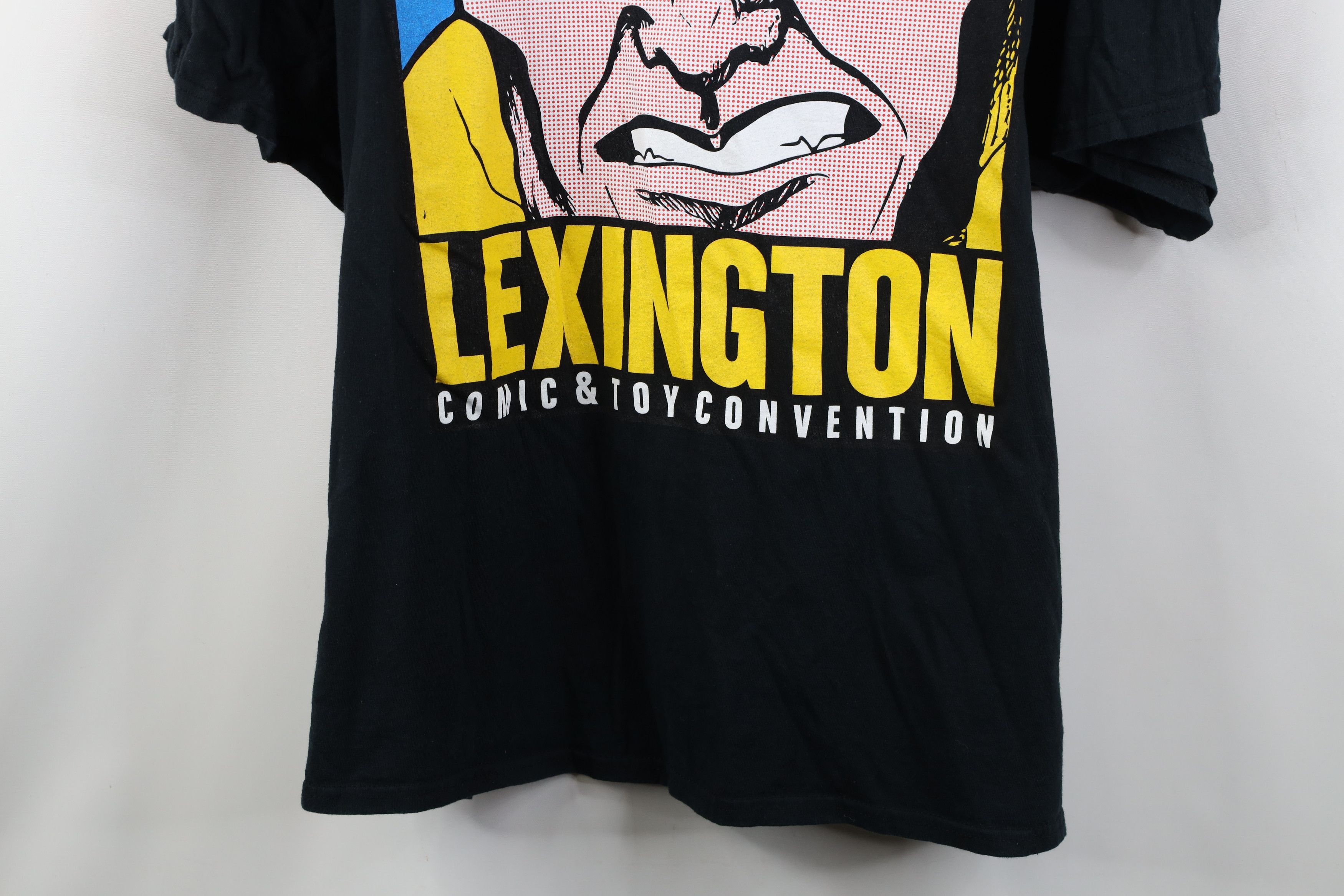 Vintage Vintage Y2K Roy Lichtenstein Lexington Comic Staff T-Shirt Size US XXL / EU 58 / 5 - 3 Thumbnail