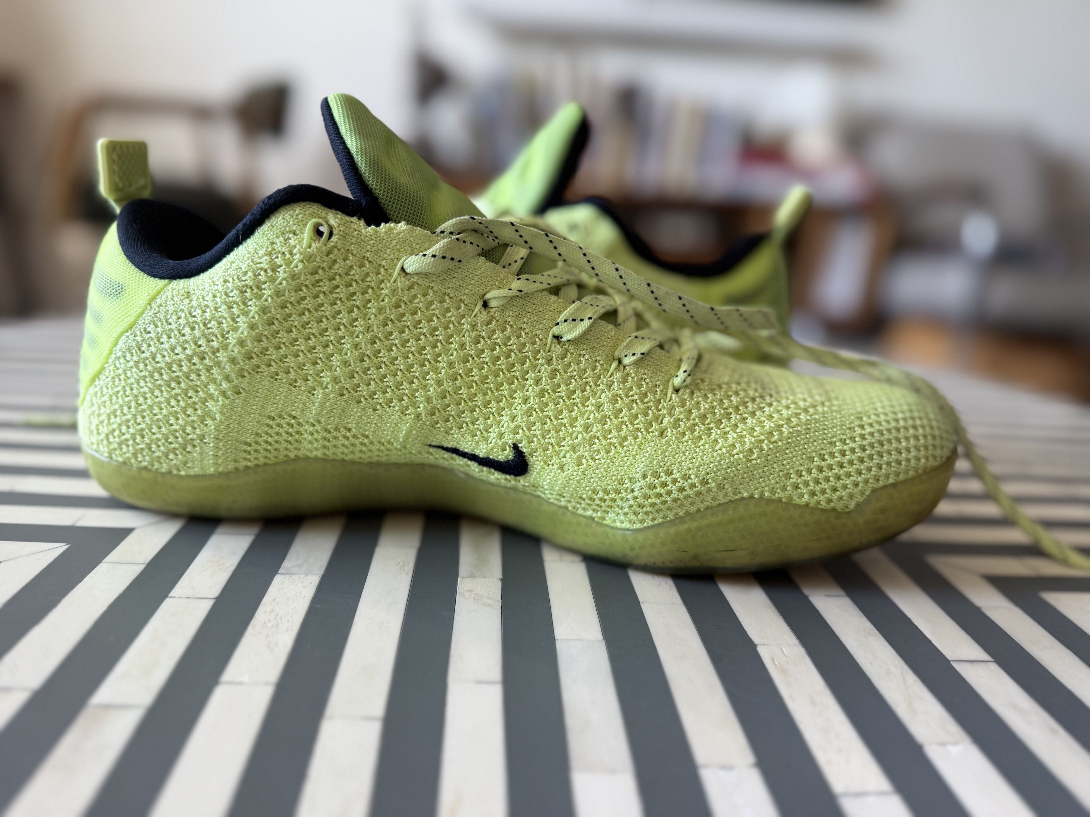 Nike Nike Kobe 11 Elite 4KB Low 'Ghost of Christmas Past' Size US 10.5 / EU 43-44 - 2 Thumbnail