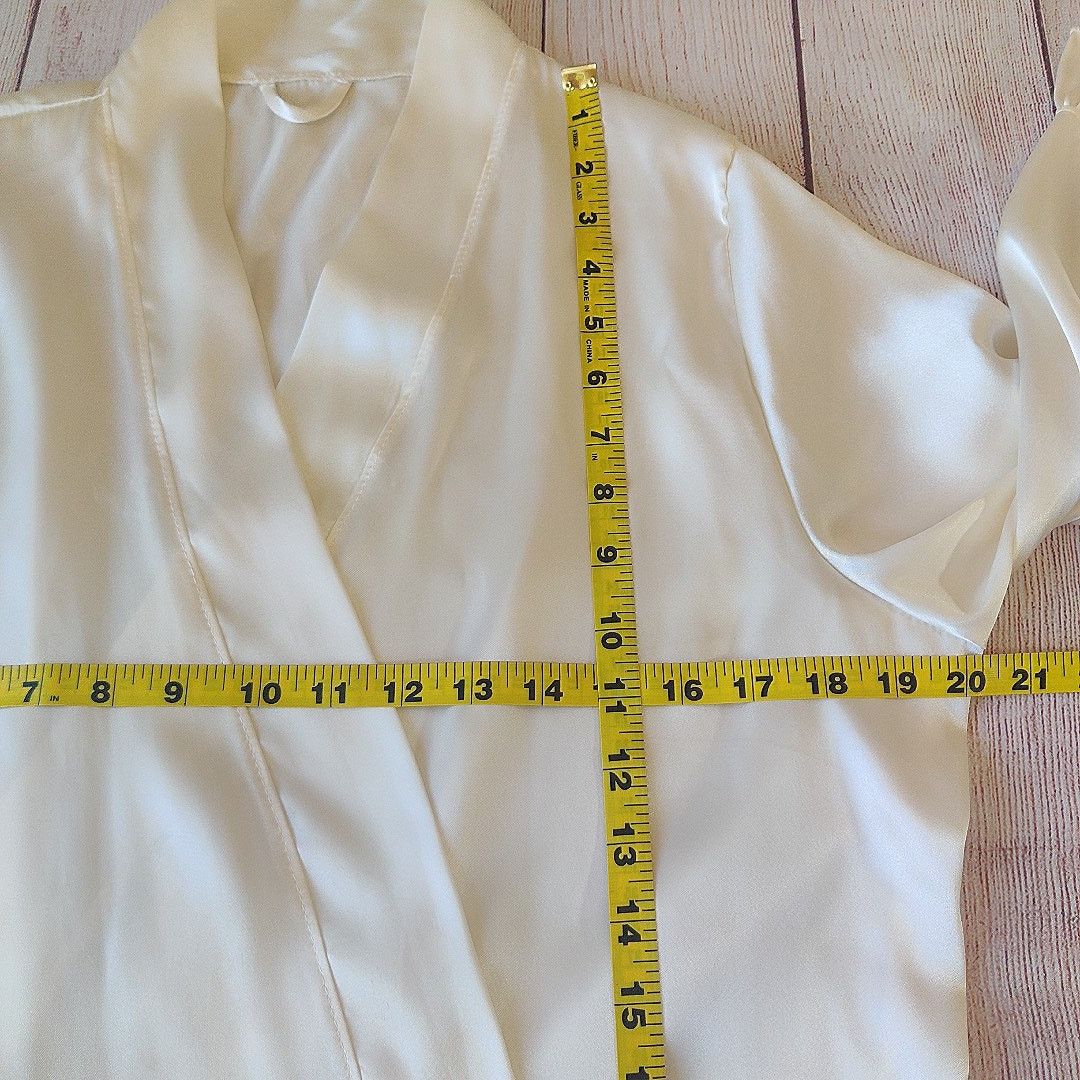 Vintage Vintage Flounce Sleeve Ruffle Hem Belted Satin Robe sz M Size ONE SIZE - 5 Thumbnail