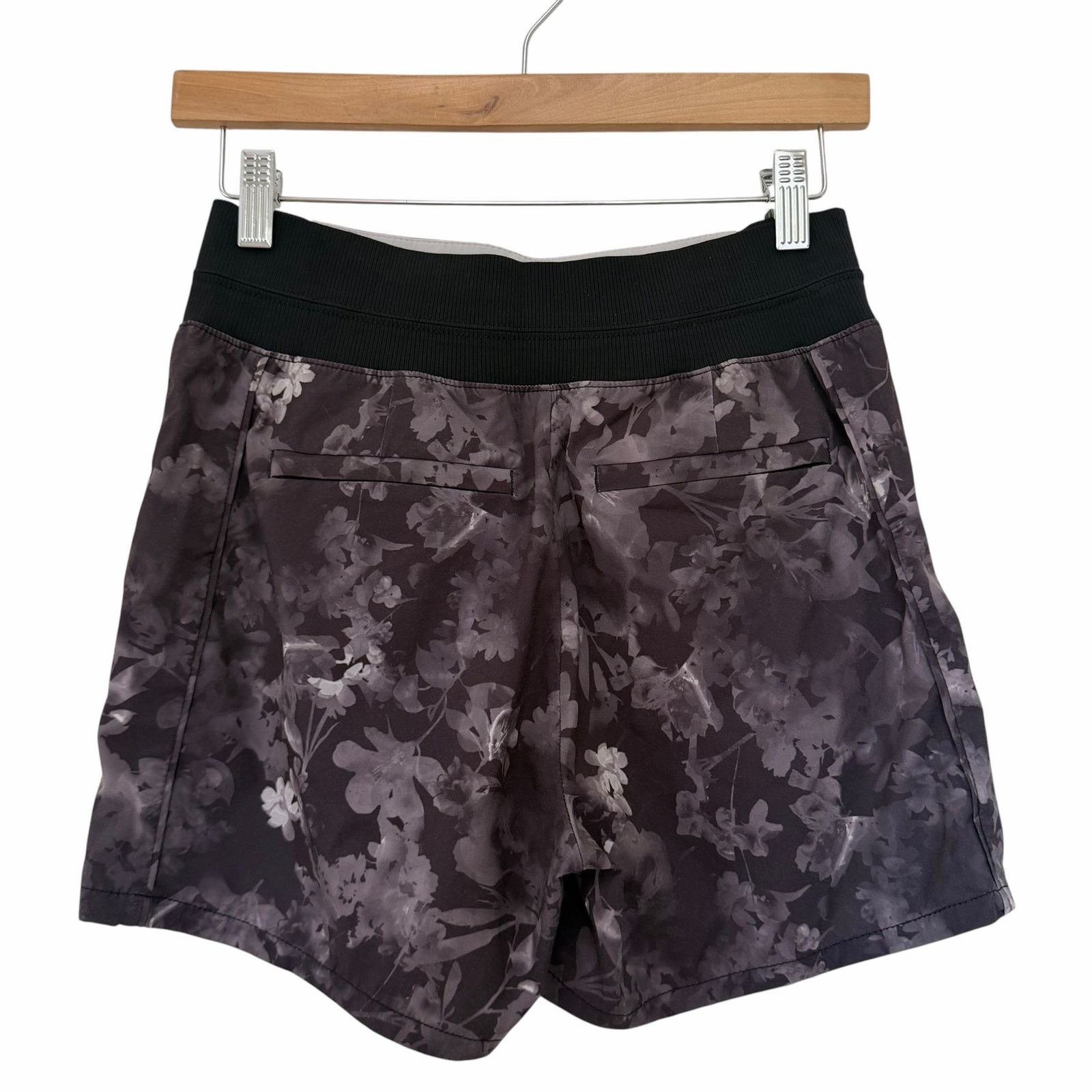 Athleta Athleta Brooklyn Printed Black Floral Shorts Sz 0 Size 25" / US 0 / IT 36 - 5 Thumbnail