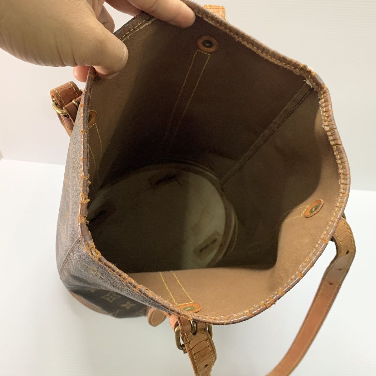 Louis Vuitton Louis Vuitton Monogram Bucket GM Bag Size ONE SIZE - 12 Thumbnail