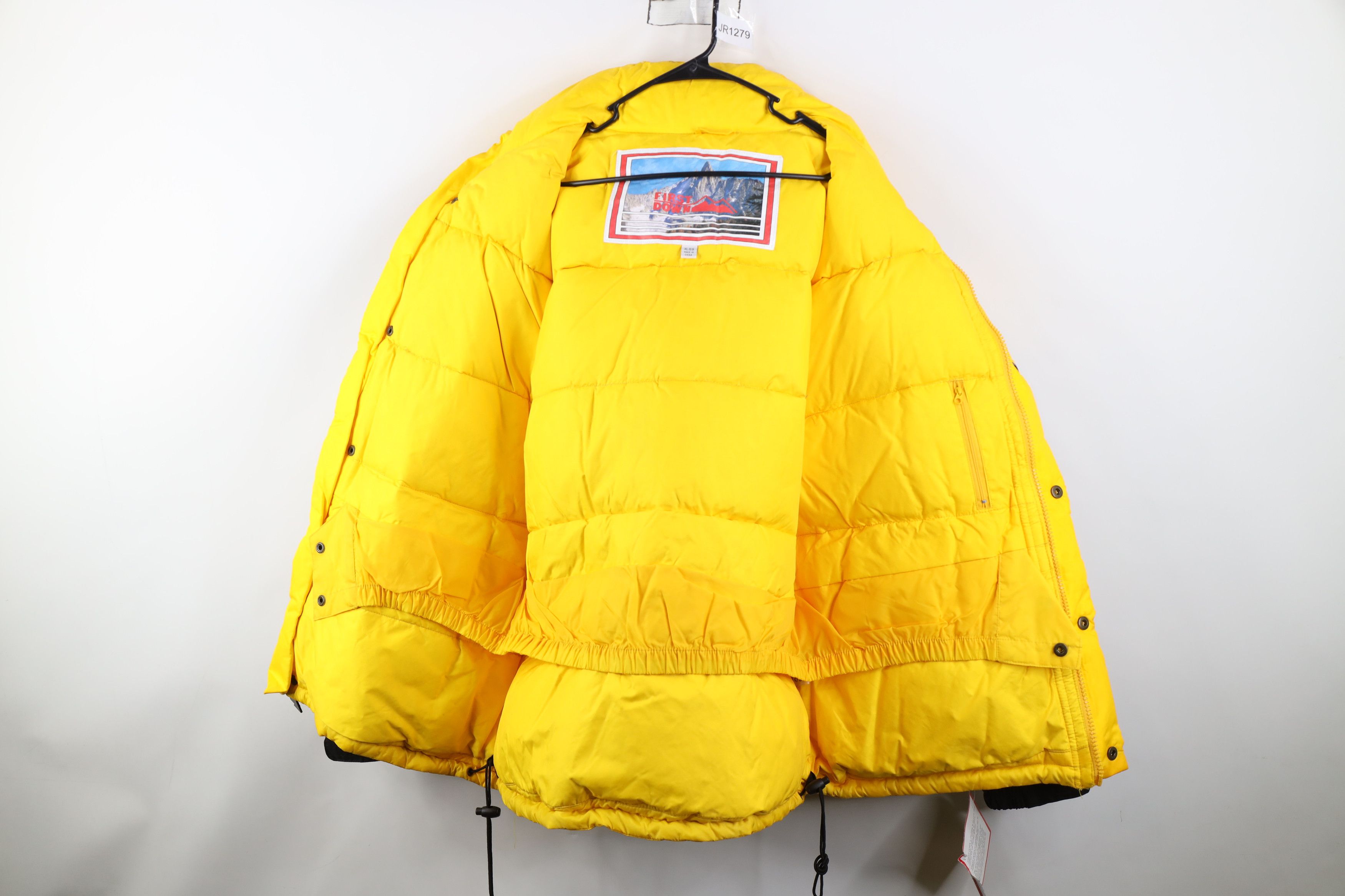 Vintage Deadstock Vintage 90s Streetwear Down Puffer Jacket Yellow Size US XL / EU 56 / 4 - 10 Thumbnail