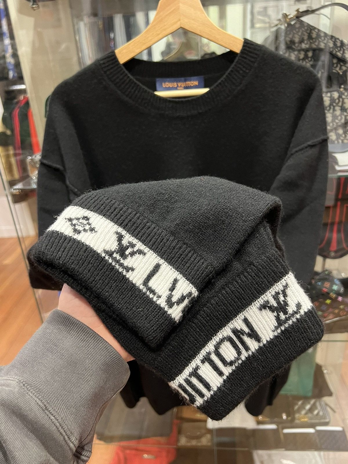 Louis Vuitton Louis Vuitton Cashmere Knit Cuff Logo Sweater black white Size US XL / EU 56 / 4 - 2 Thumbnail