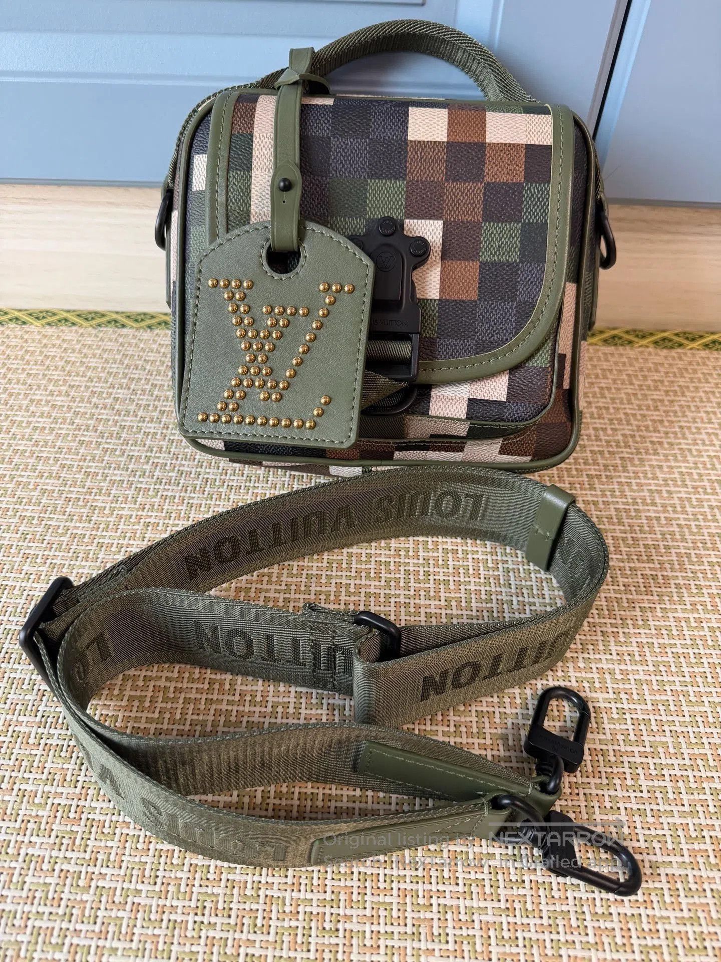 Louis Vuitton Louis Vuitton Men's Camo Messenger Bag. Size ONE SIZE - 1 Thumbnail