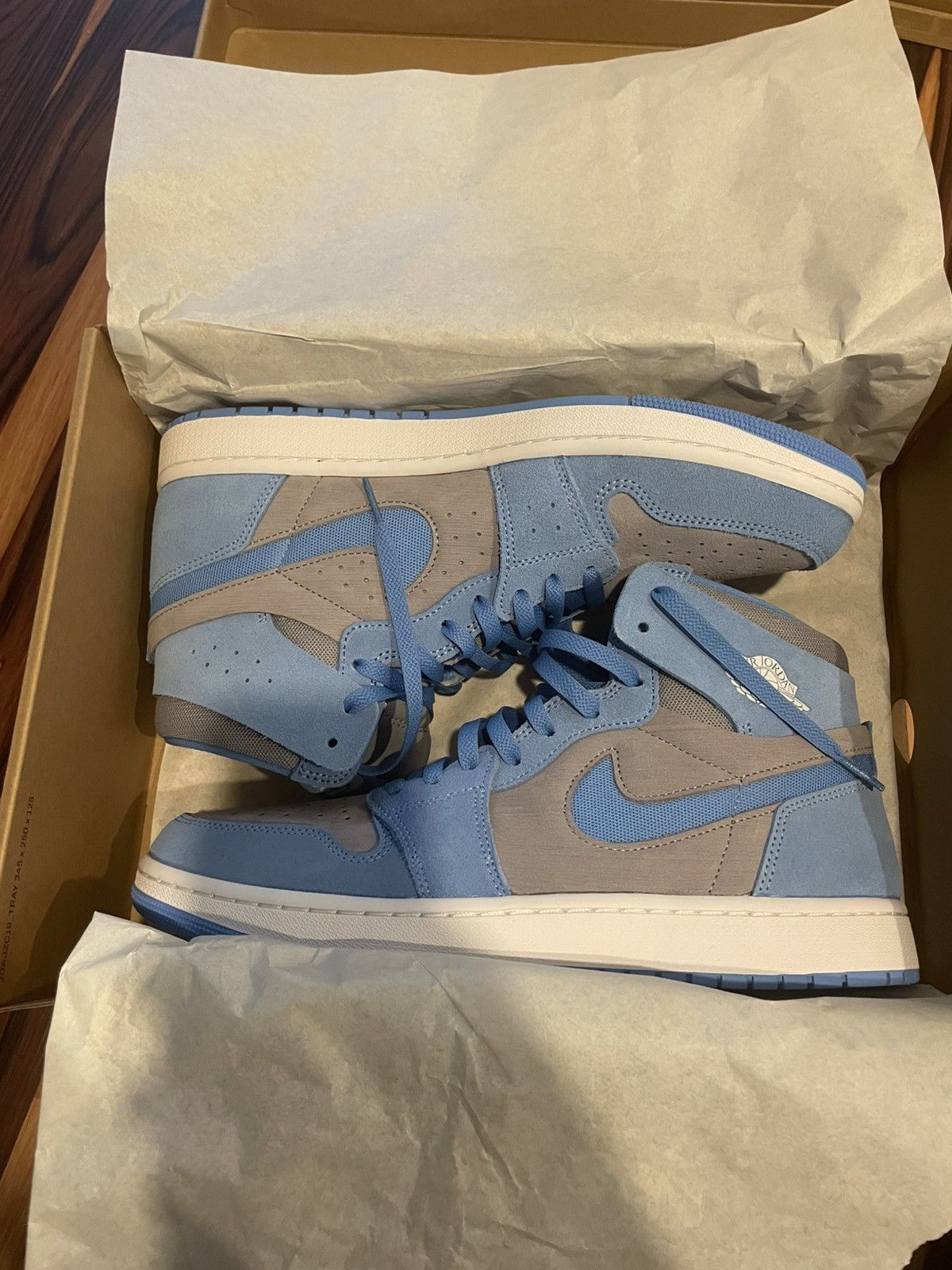 Nike Jordan 1 High Zoom Air CMFT 2 Size US 11 / EU 44 - 1 Thumbnail