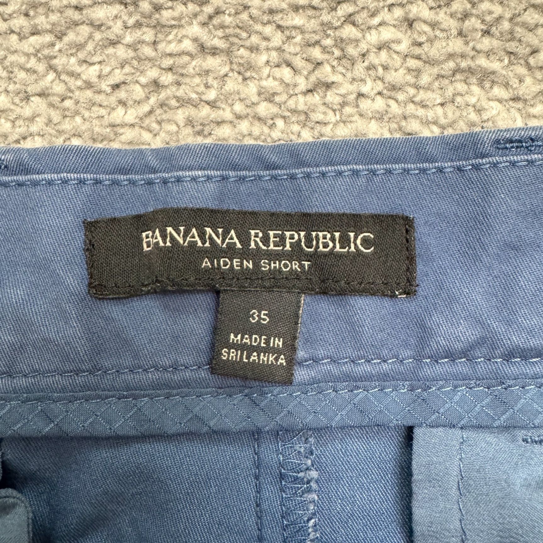 Banana Republic VINTAGE Banana Republic Aiden Chino Shorts Mens 35 Navy Blue Flat Front Casual Preppy 90s Mens Size US 35 - 7 Thumbnail