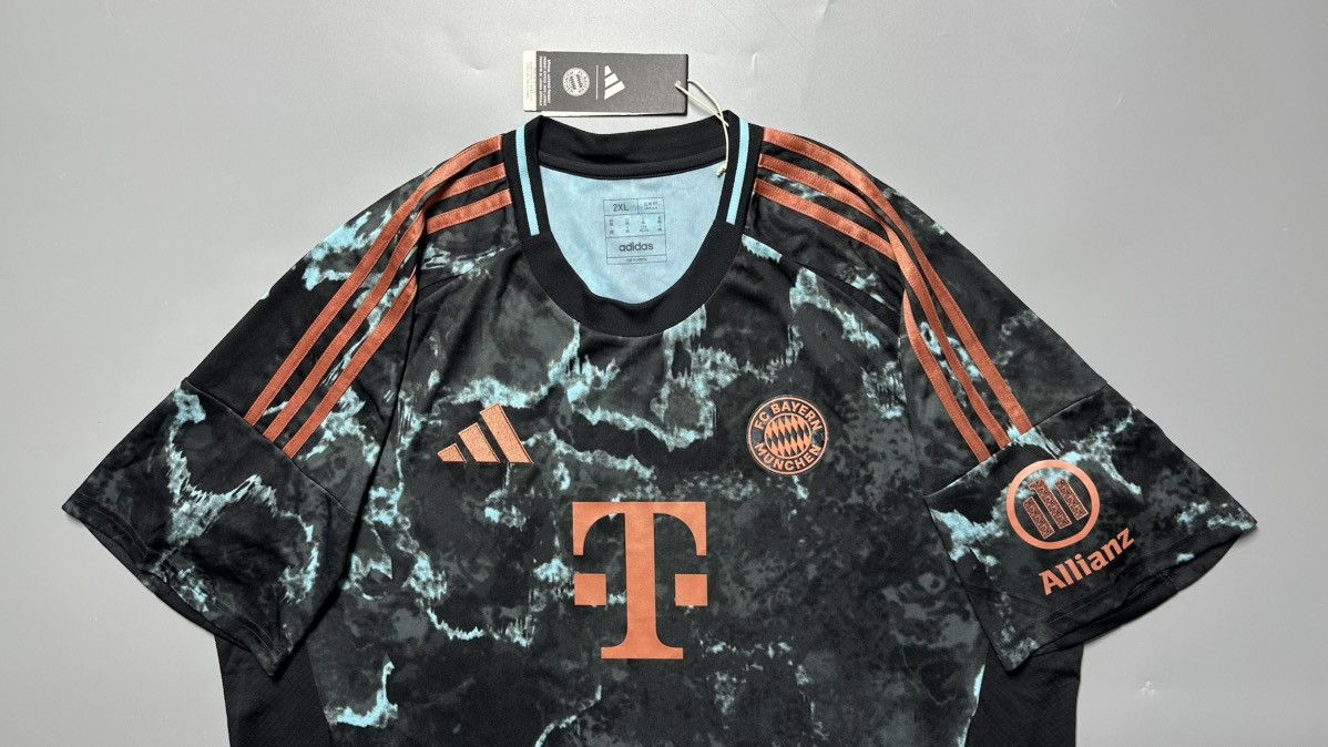 Vintage BAYERN ADIDAS 2024/2025 FOOTBALL AWAY JERSEY #17 OLISE Size US XXL / EU 58 / 5 - 3 Thumbnail