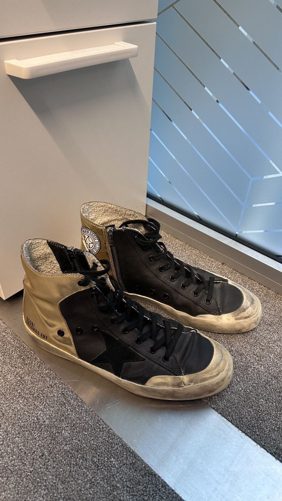 Golden Goose Golden Goose 266/3000 golden hi-top sneakers Size US 9 / EU 42 - 1 Thumbnail