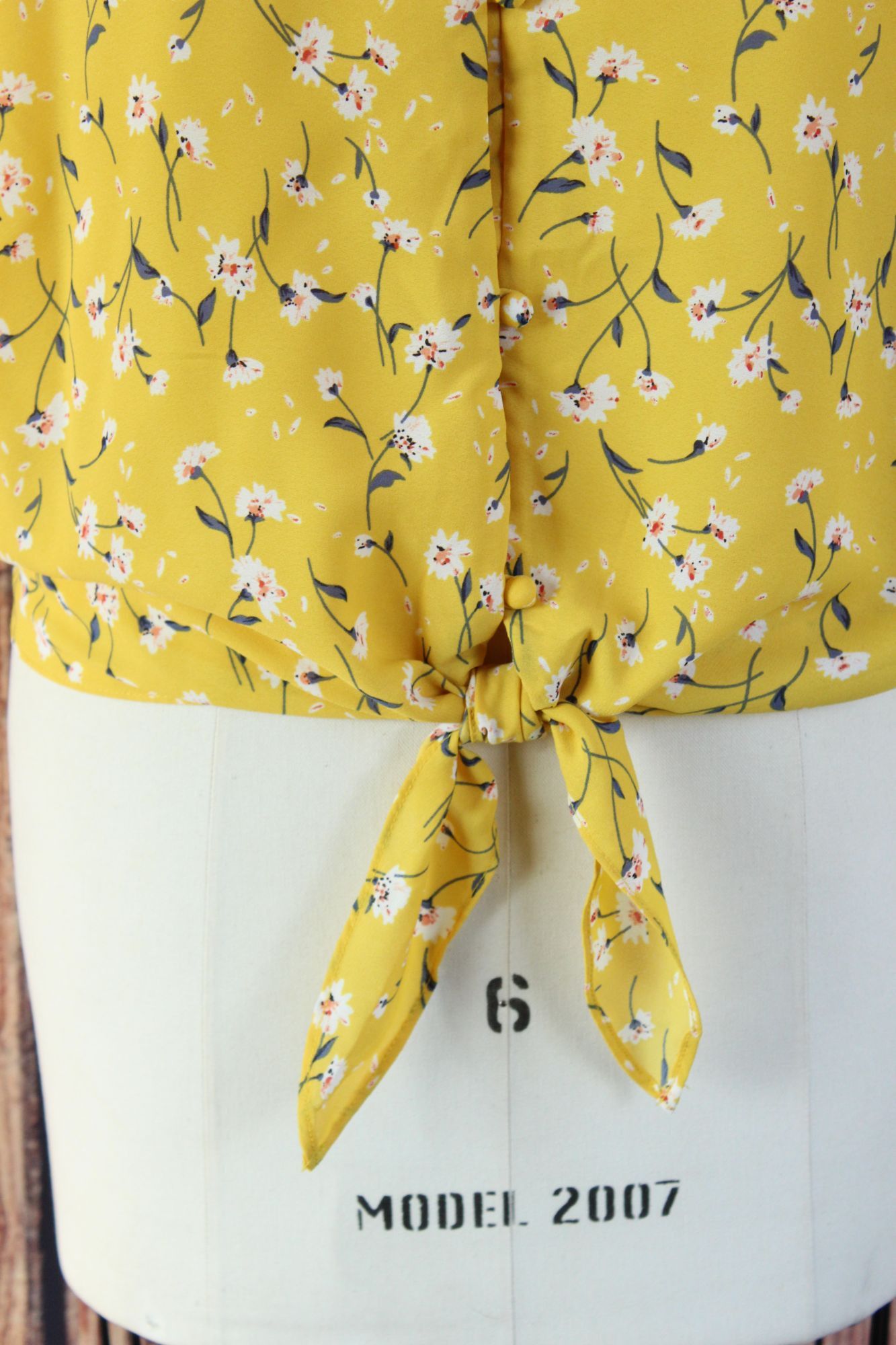 Other Sienna Sky Womens Top, Size Medium, Yellow Floral Tie-Front Size M / US 6-8 / IT 42-44 - 4 Thumbnail