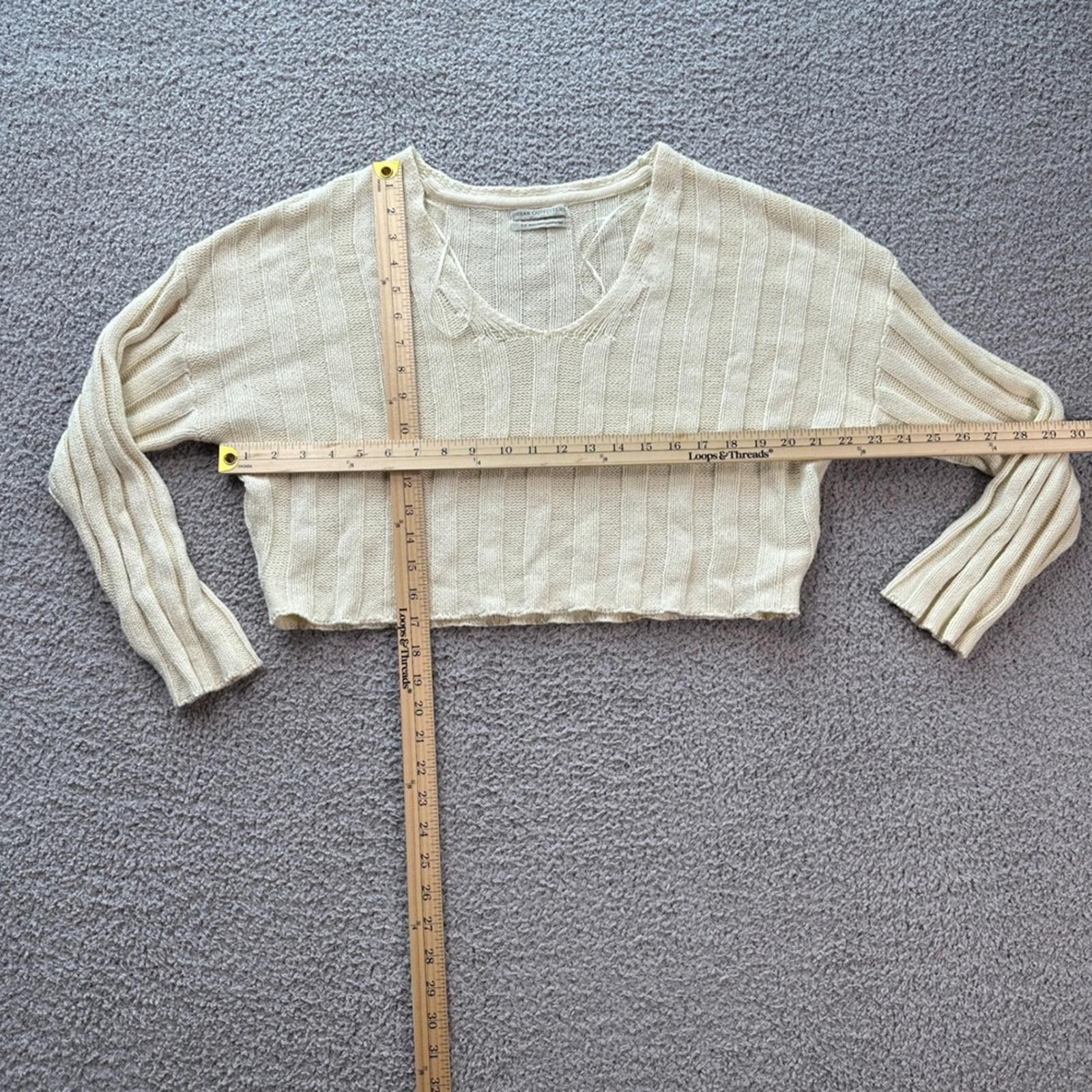 Urban Outfitters Urban Outfitters Cream Ribbed Knit Cropped V Neck Sweater S Size S / US 4 / IT 40 - 2 Thumbnail