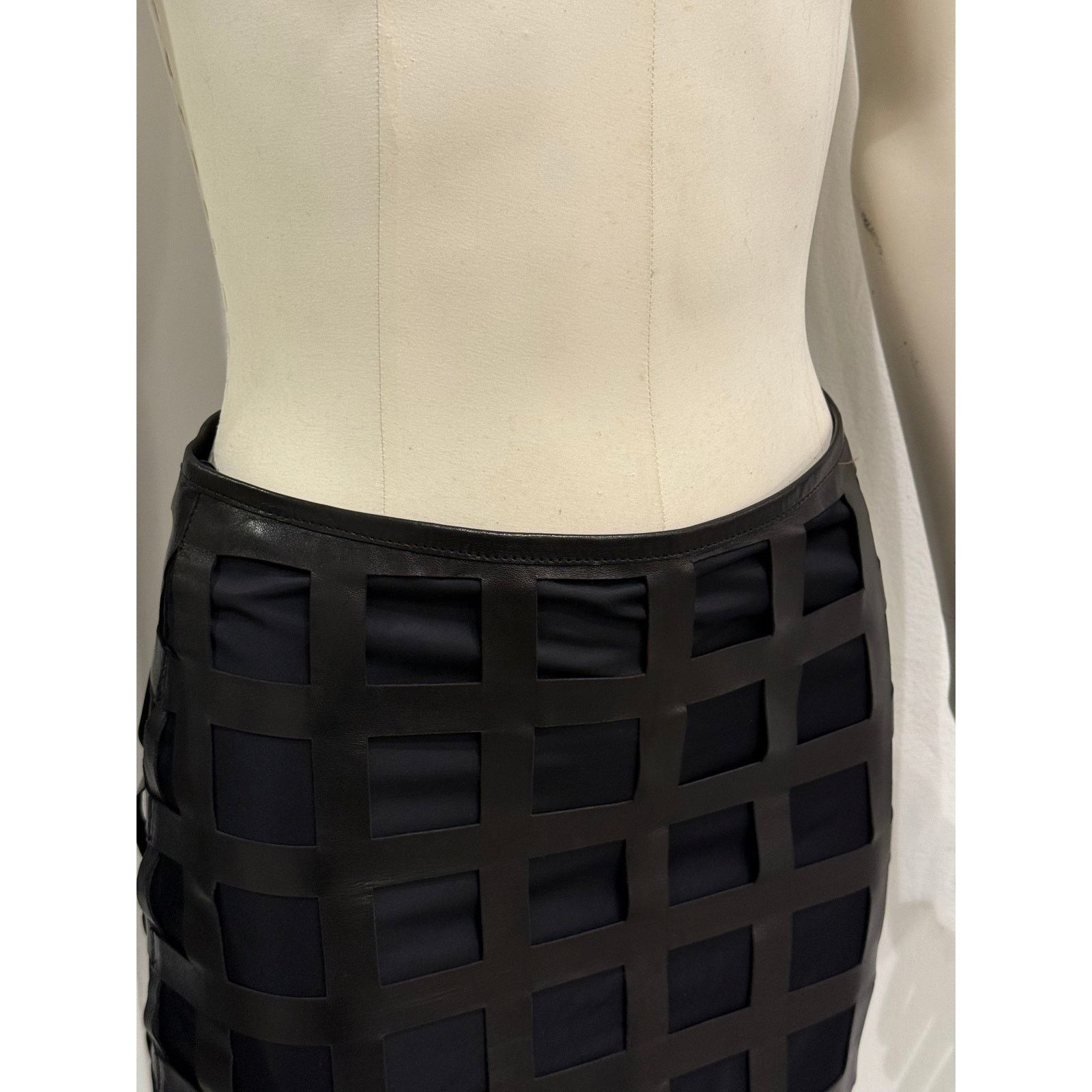 Miu Miu 2000s Miu Miu lazer cut leather skirt Size 26" / US 2 / IT 38 - 3 Thumbnail