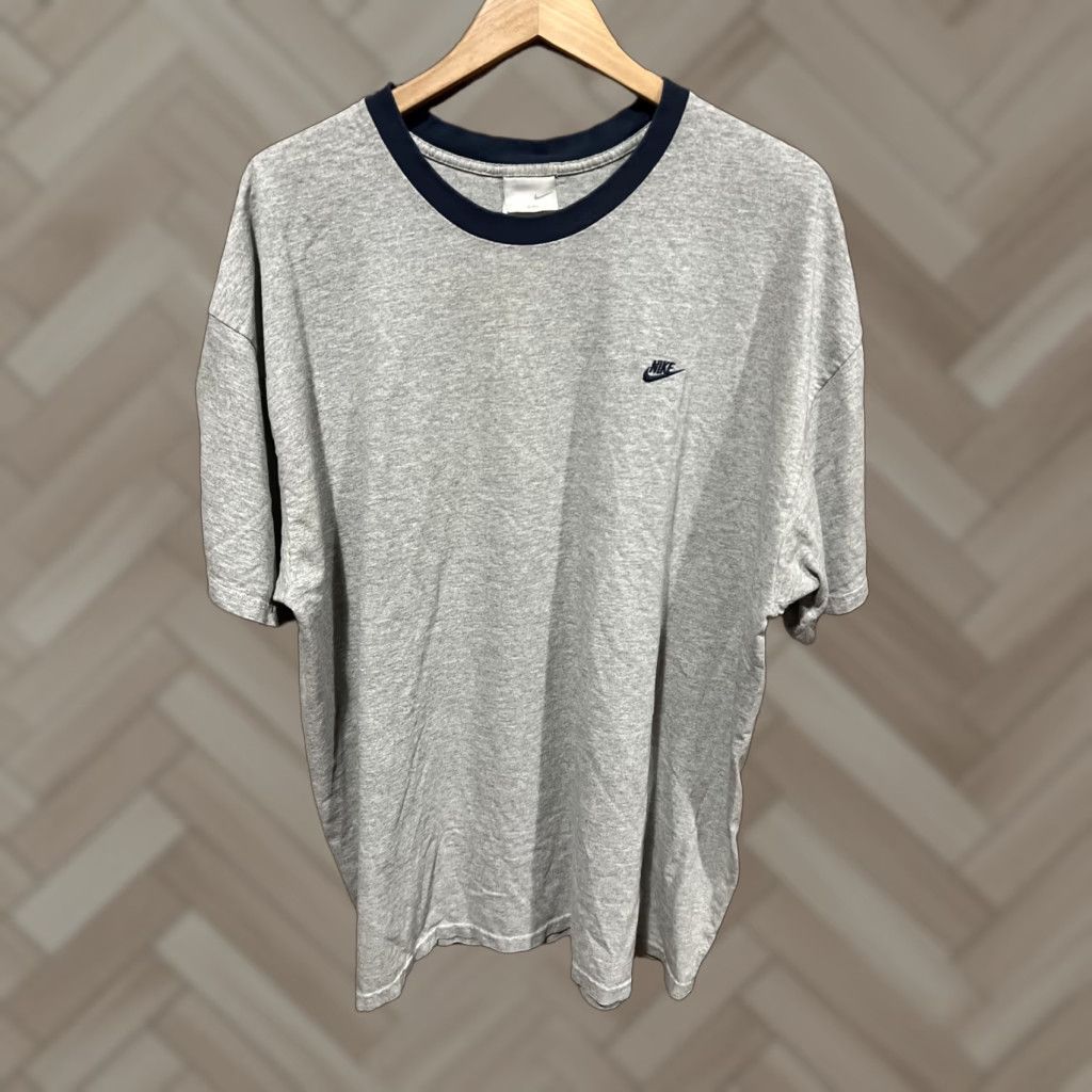 Nike VTG Nike Swoosh T-Shirt -2XL- Gray Embroidered Crew Neck Short Sleeve Mens Shirt Size US XXL / EU 58 / 5 - 1 Thumbnail