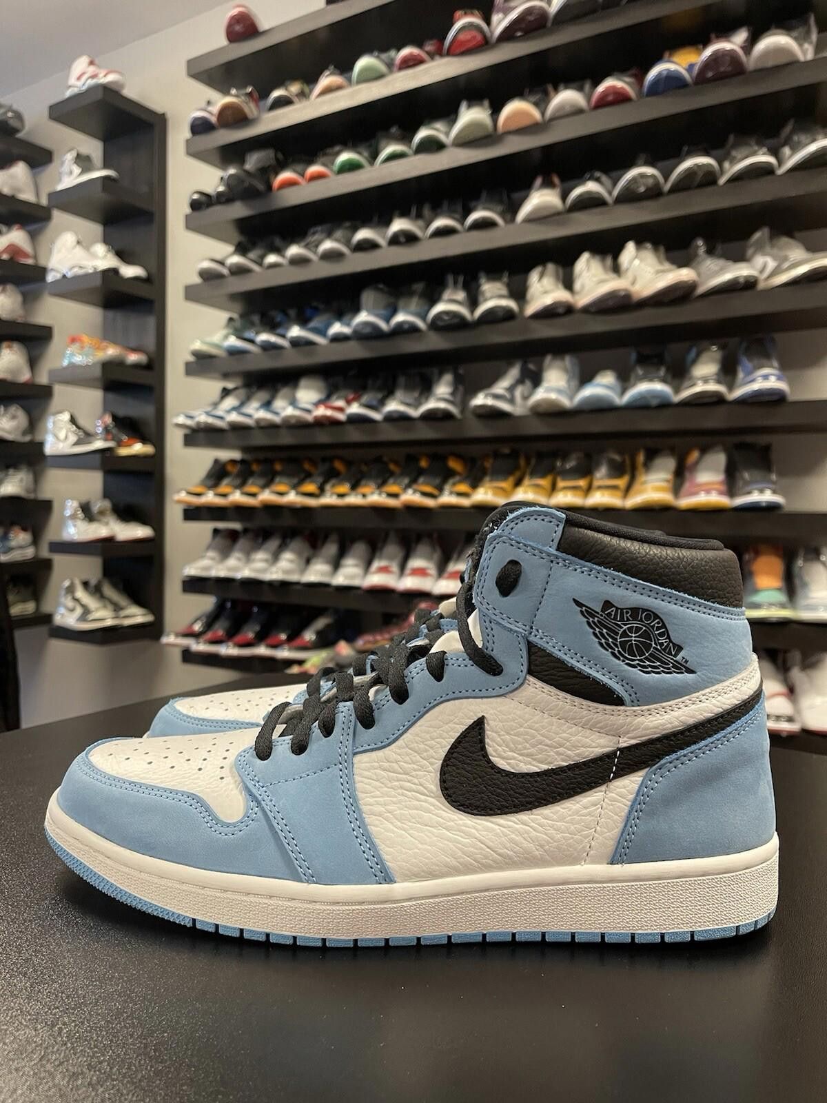 Jordan Brand Size 12.5 - Nike Men’s Air Jordan 1 Retro OG High University Size US 12.5 / EU 45-46 - 1 Thumbnail