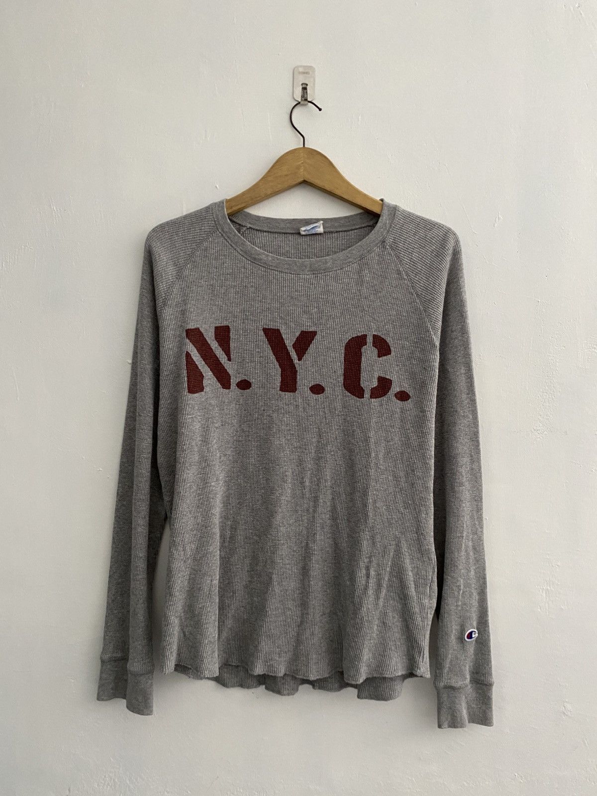 20471120 × Champion × Vintage Vintage champion N.Y.C longsleeve tshirt Size US L / EU 52-54 / 3 - 1 Thumbnail