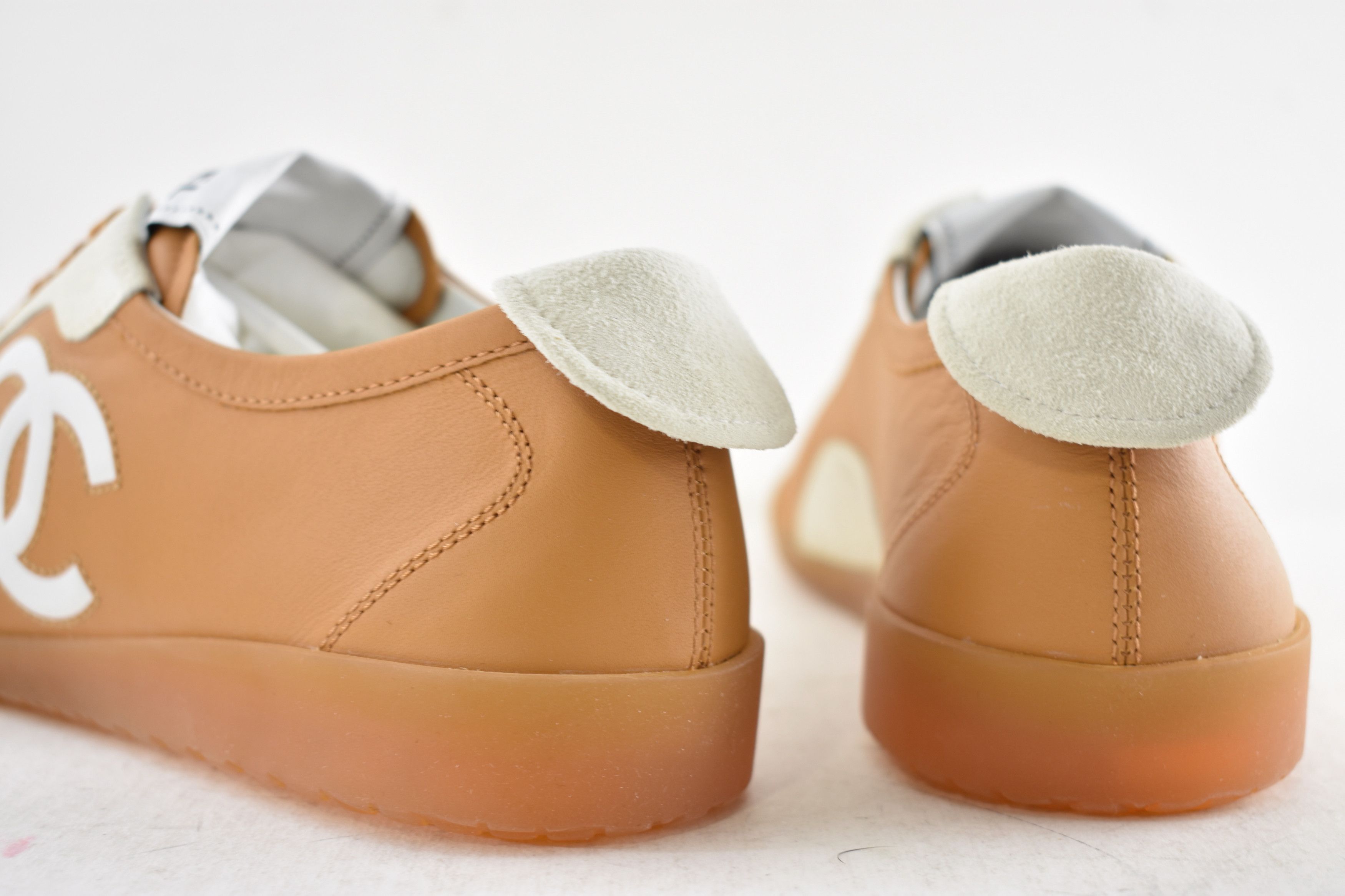 Chanel 26P White Leather Suede CC Logo Runner Trainer Sneaker 39.5 Size US 9.5 / IT 39.5 - 18 Thumbnail