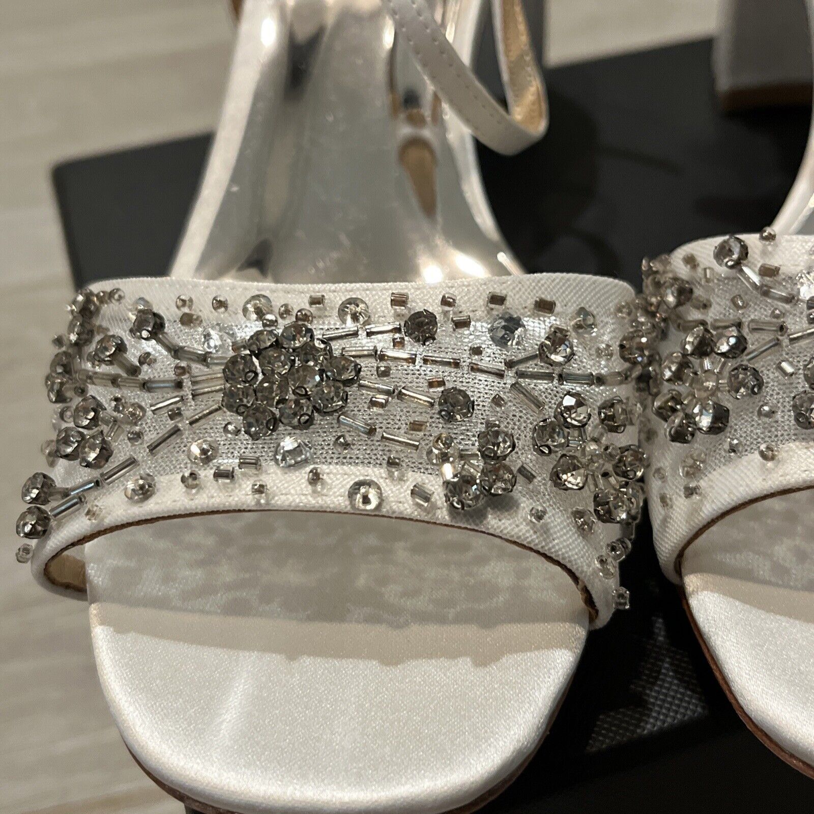 Badgley Mischka Women 7.5 Telissa Heeled White *Damaged