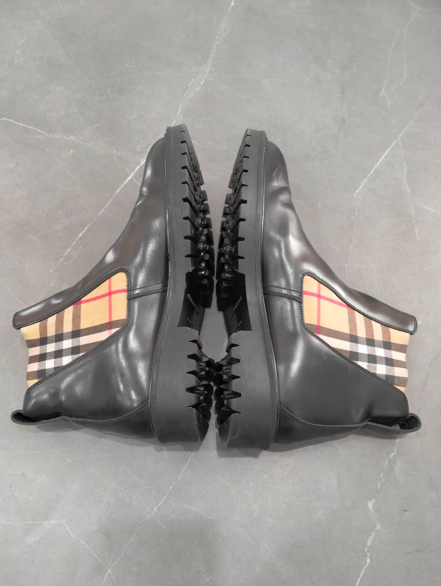 Burberry Burberry Men's Check Chelsea Boots 41 EU Size US 8 / EU 41 - 2 Thumbnail
