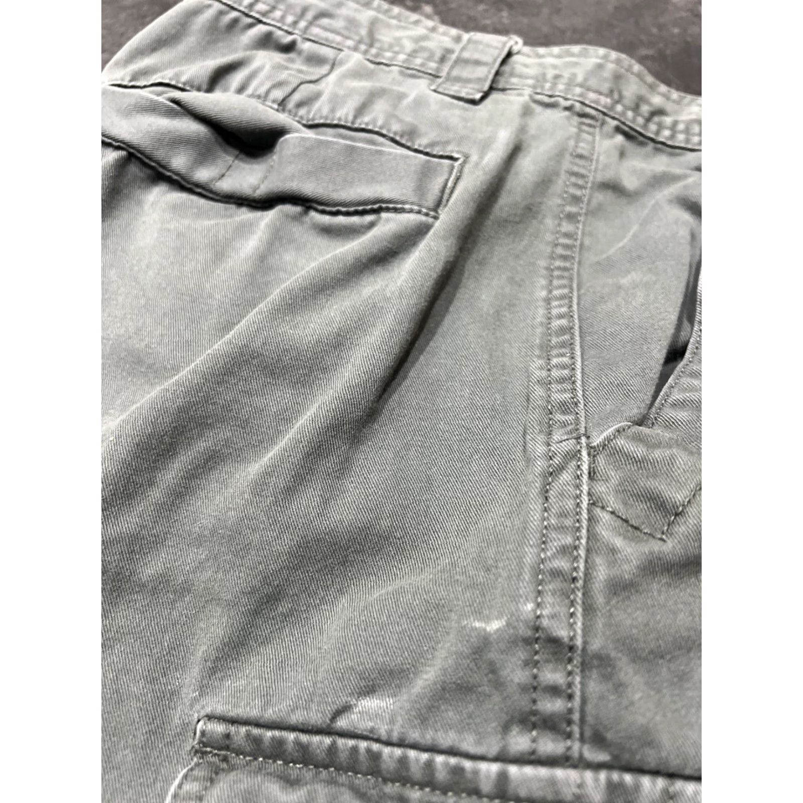 Vintage **Columbia Mens Green Gray Cargo Hiking Shorts Size 36** User: **Columbia Mens Green Gray Omni Shield Hiking Cargo Shorts Size 36** Size US 36 / EU 52 - 8 Thumbnail