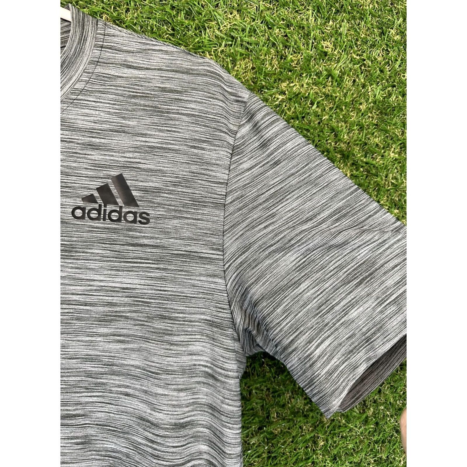 Adidas ADIDAS PERFORMANCE RUNNING SHIRT JERSEY XS MEN Adult XS Gray 95% Polyester Elastane Short Sleeve Training Running Design Size US XS / EU 42 / 0 - 7 Thumbnail