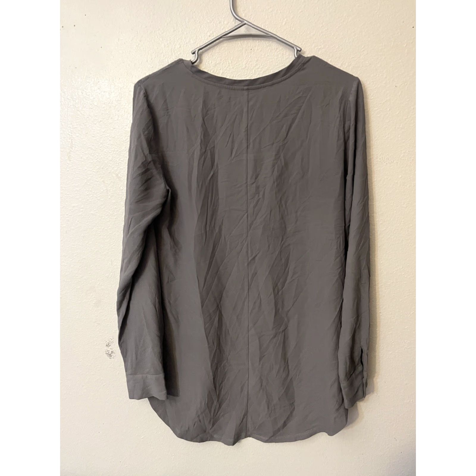 Vintage Ann Taylor Blouse Shirt - Women’s Gray Long Sleeve V-Neck S - Regular Fit, Polyester Chiffon, Button Detail, Classic Style Size S / US 4 / IT 40 - 2 Thumbnail