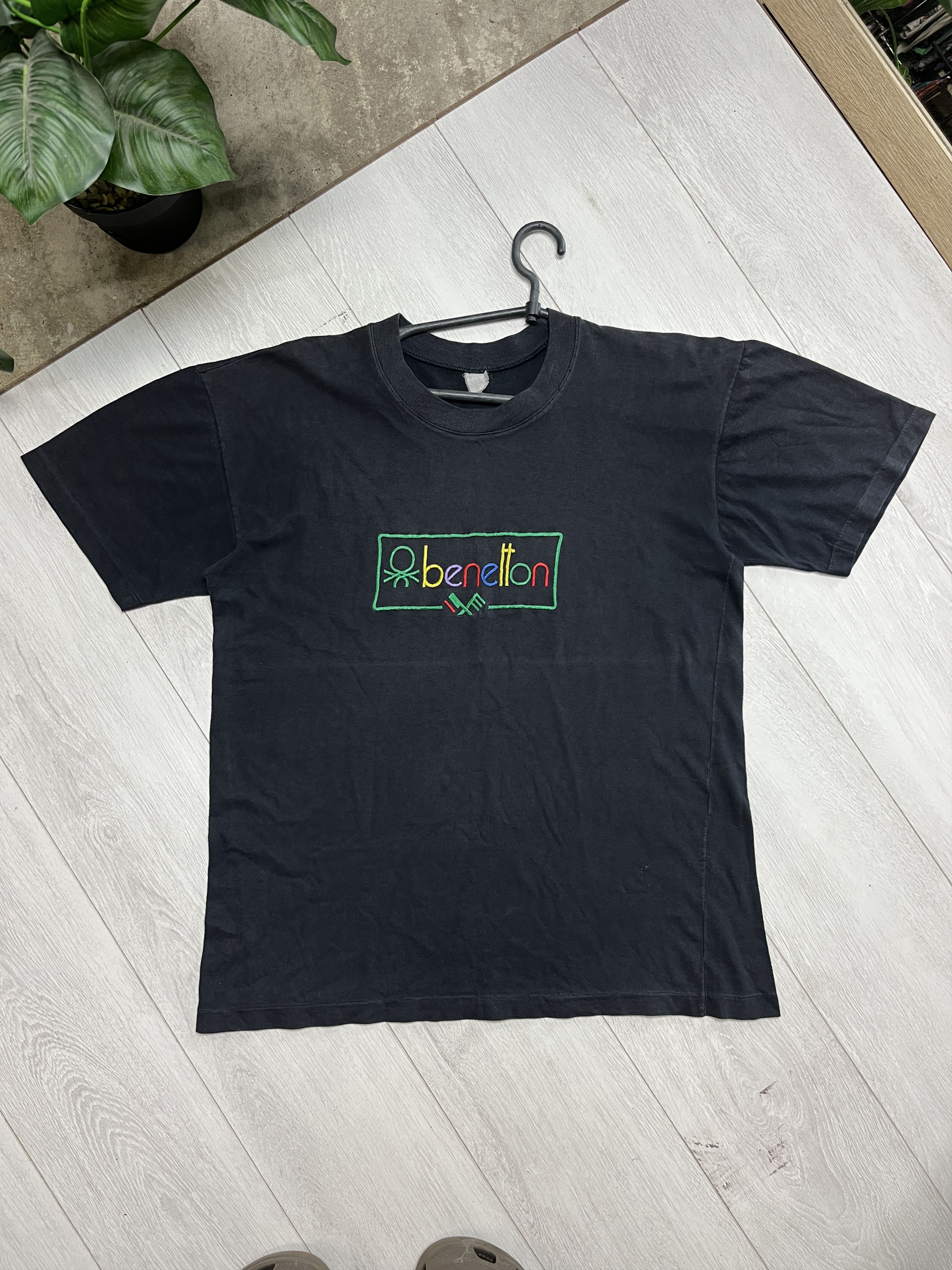 Other VINTAGE 1990s BENETTON EMBROIDERED BIG LOGO TEE - 778 Size US M / EU 48-50 / 2 - 1 Thumbnail