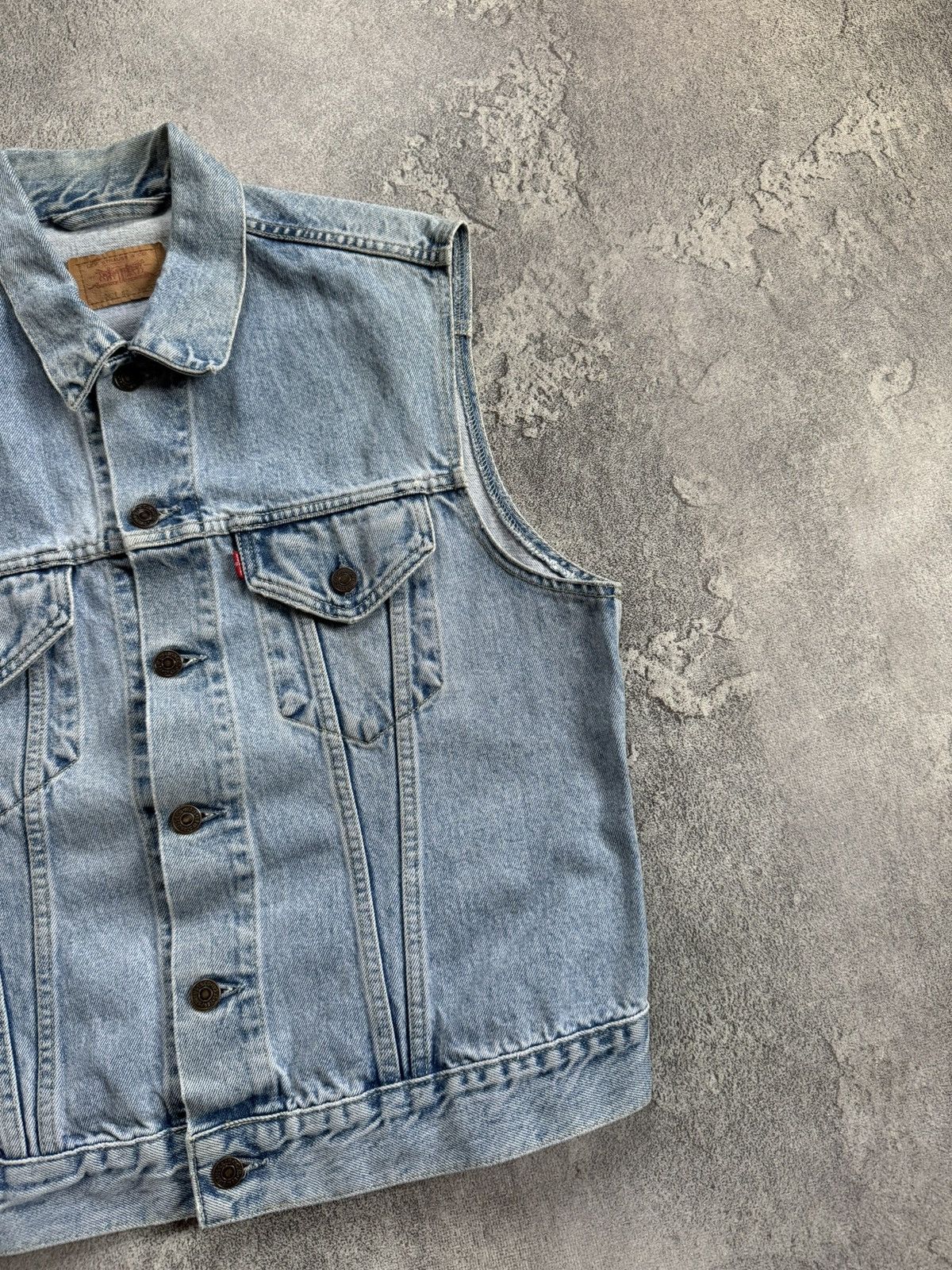 Levi's Vintage Clothing Levi’s XL 70401 02 1983 denim retro vest sleeveless jacket Size US XL / EU 56 / 4 - 10 Thumbnail