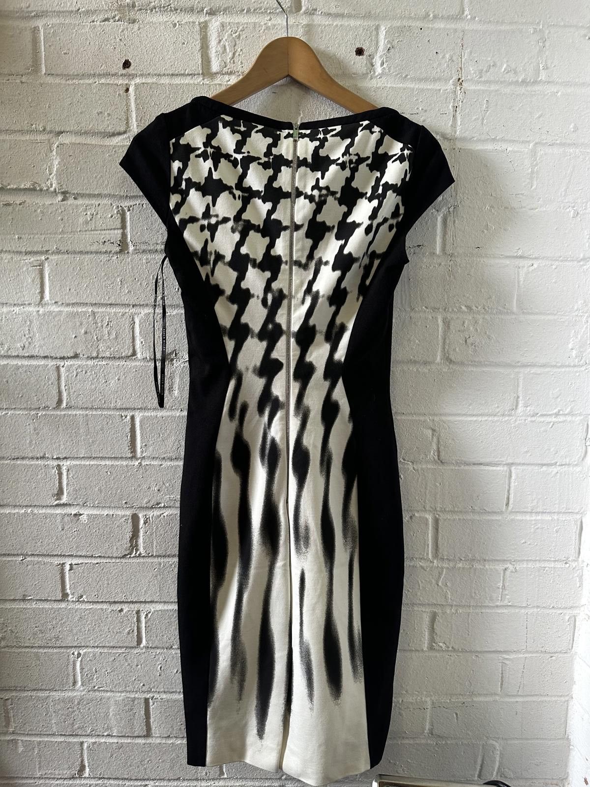 Designer Karen Millen Black and White Patterned Bodycon Dress Size M / US 6-8 / IT 42-44 - 3 Thumbnail