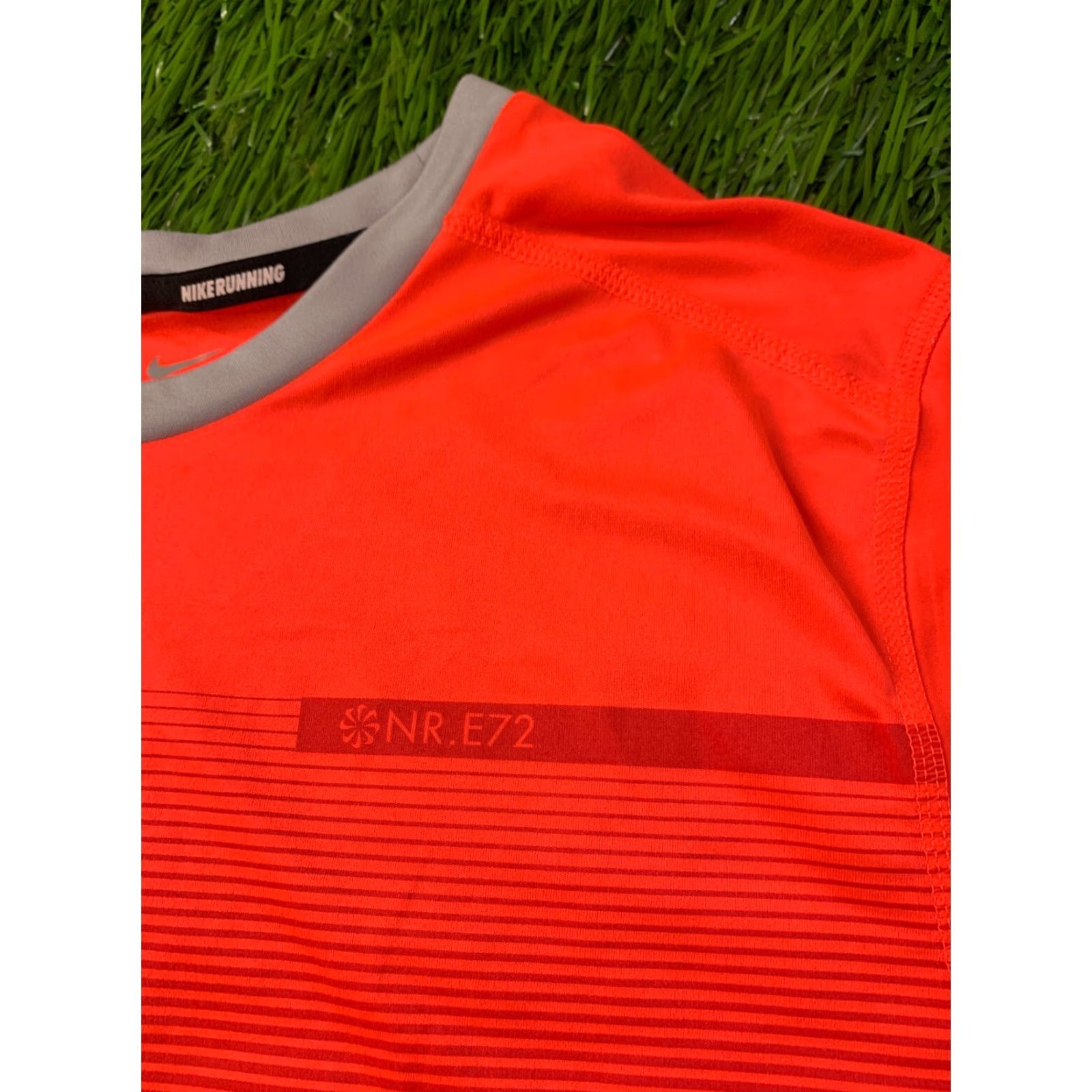 Nike NIKE RUNNING DRI-FIT ORIGINAL 2013 MEN SHIRT JERSEY T-SHIRT M ORANGE GRAY Nike Running T-Shirt Men M Short Sleeve Crew Neck 2013 Dri-Fit Running Size US M / EU 48-50 / 2 - 3 Thumbnail