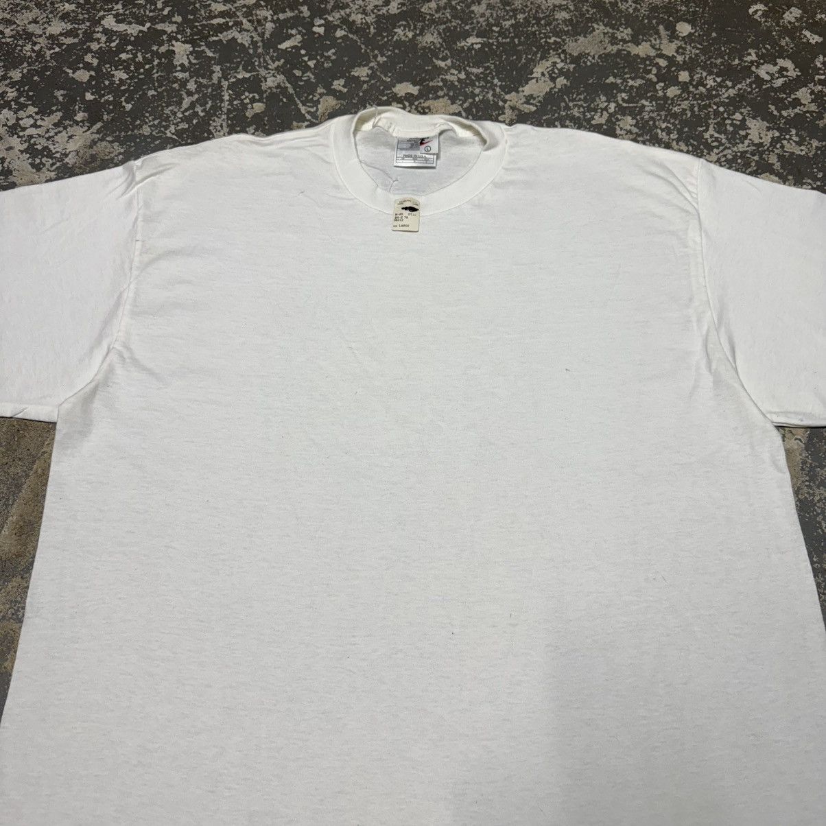 Nike Vintage Nike White Blank No Swoosh 90s Tshirt USA Size US L / EU 52-54 / 3 - 3 Thumbnail