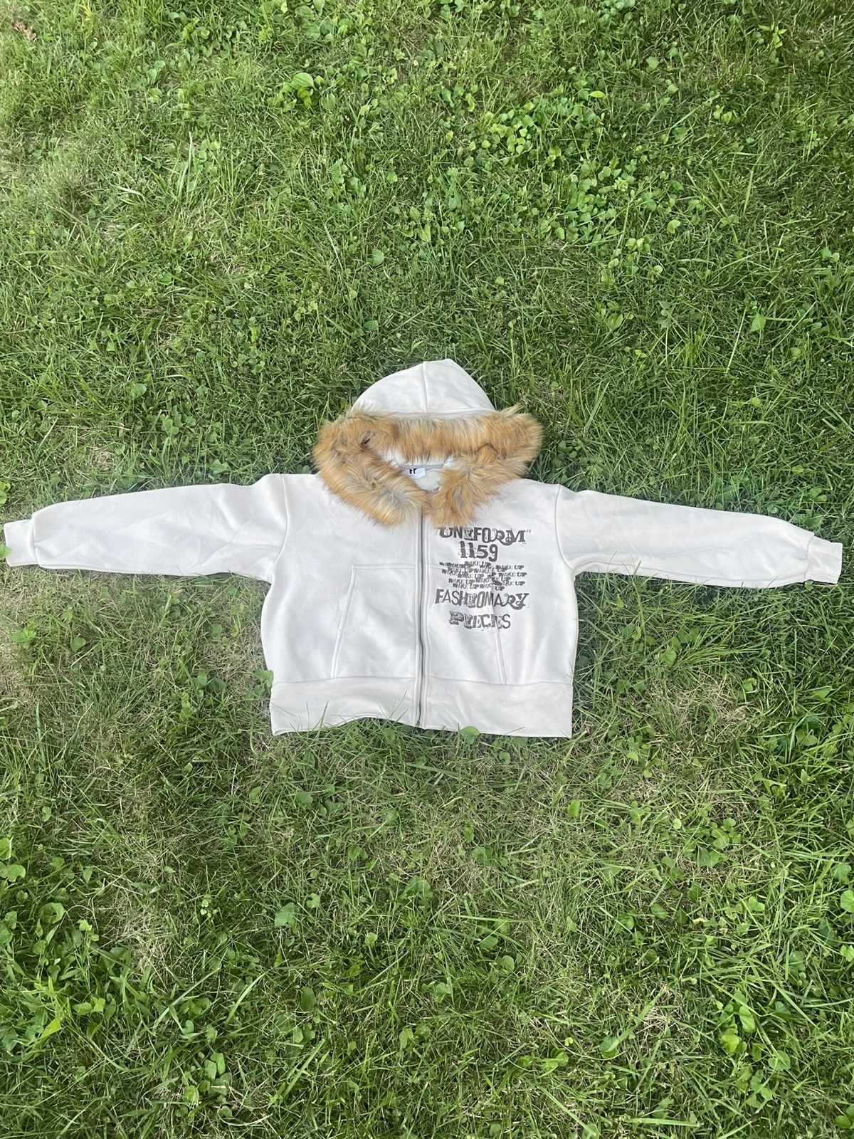 Other Fashionary Pieces Cream Fur “Awaken” Zip Up Size US M / EU 48-50 / 2 - 3 Thumbnail