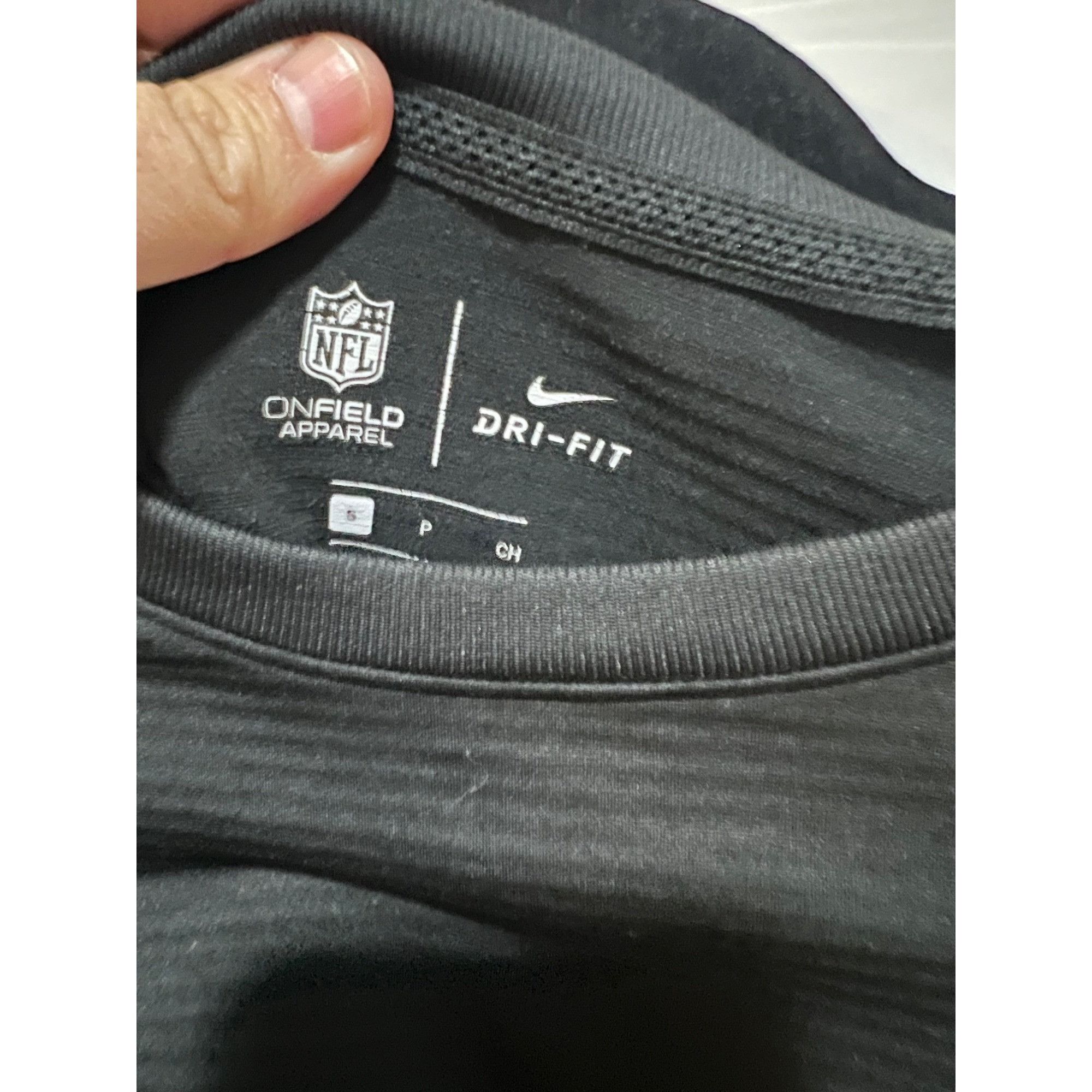 Nike Nike New Orleans Saints Thermal Long Sleeve Shirt - Size S Size US S / EU 44-46 / 1 - 3 Thumbnail