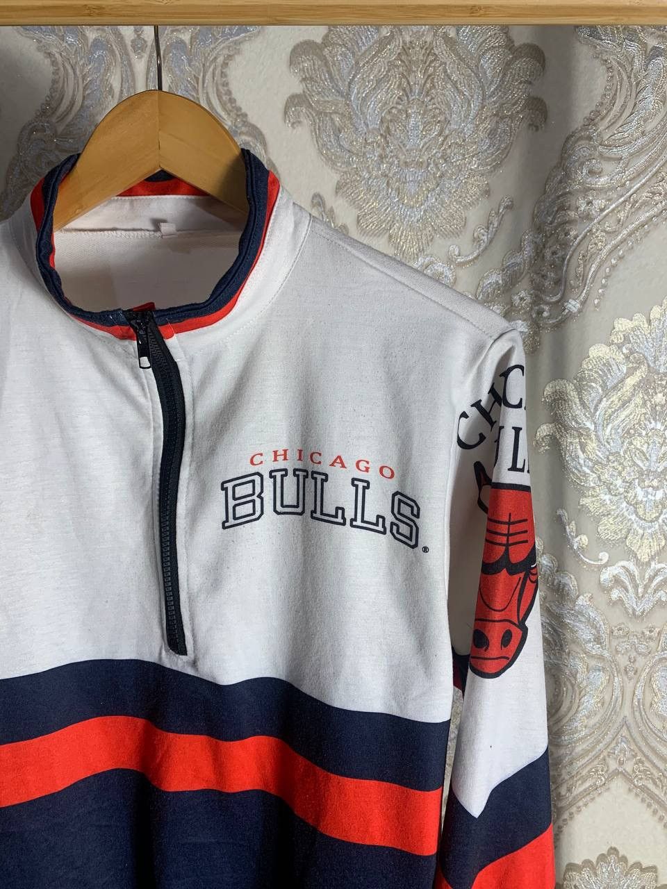 Vintage VERY RARE CHICAGO BULLS RETRO SWEATSHIRT NBA JORDAN Y2K 90s Size US S / EU 44-46 / 1 - 2 Thumbnail