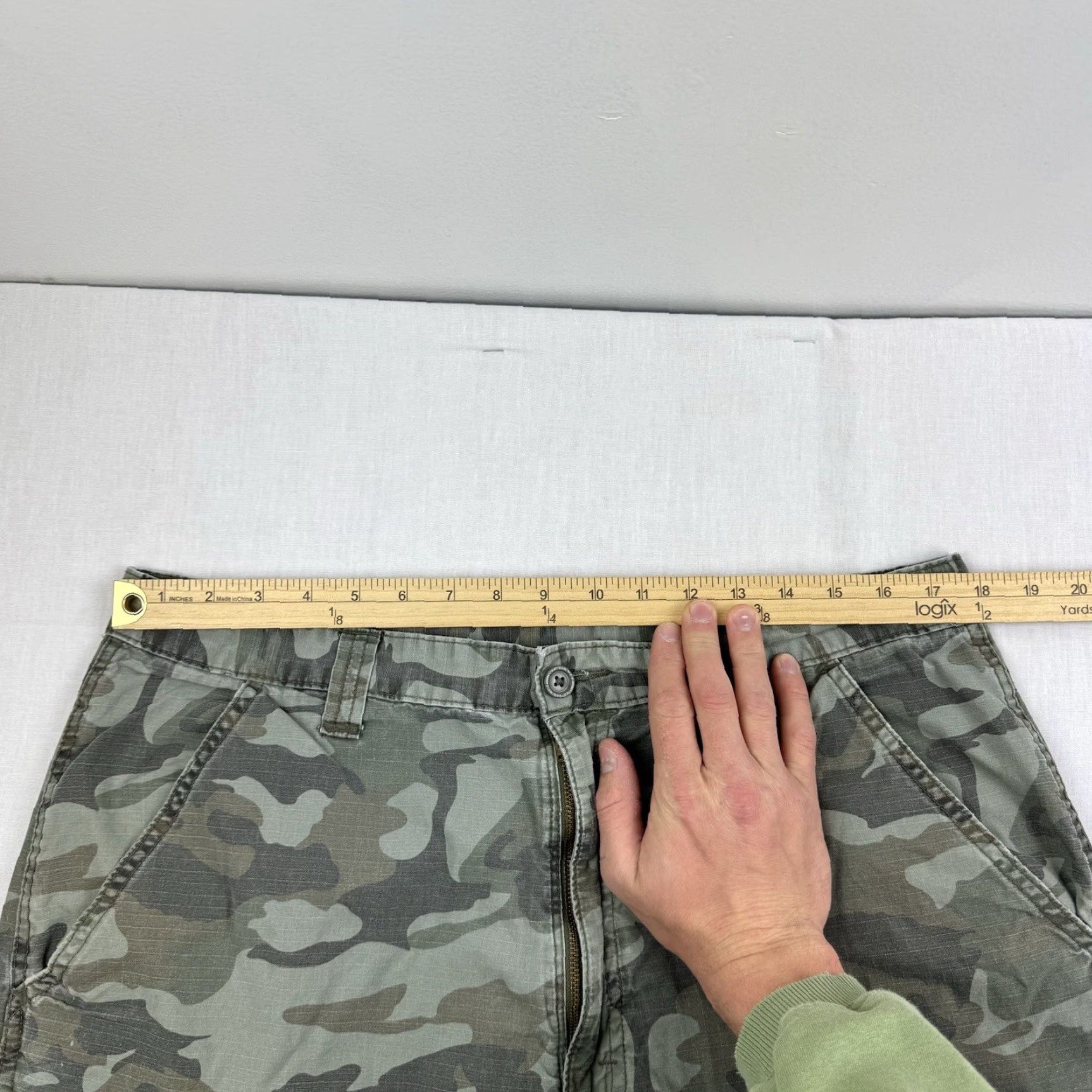 Wrangler VINTAGE Wrangler Cargo Shorts Adult 36 Camo Relaxed Fit Green American Grunge Mens Size US 36 / EU 52 - 6 Thumbnail