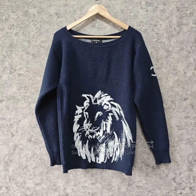 Chanel Chanel Navy Wool Lion Sweater . Size M / US 6-8 / IT 42-44 - 1 Thumbnail