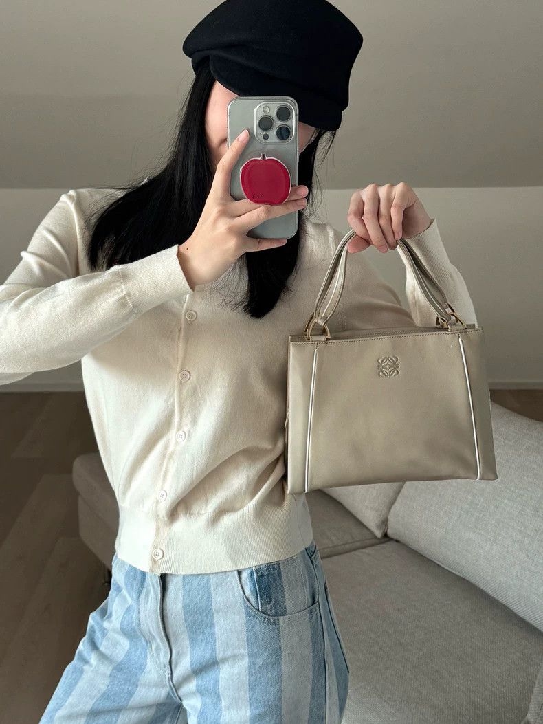 Loewe loewe Lambskin tote bag 2503-Nextarrow Size ONE SIZE - 9 Thumbnail