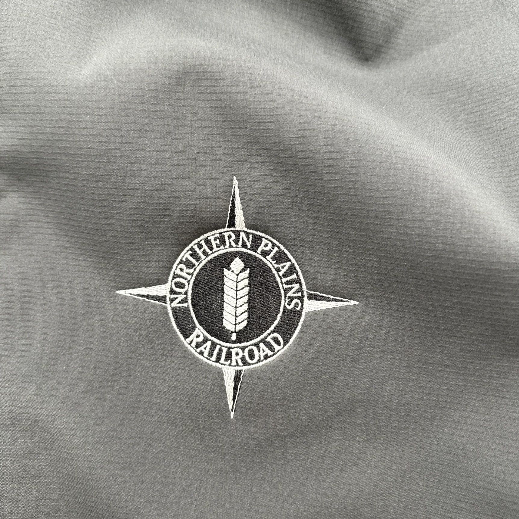 Eddie Bauer Eddie Bauer Northern Plains Railroad Embroidered Logo Full Zip Jacket Mens 2XL Gray Fleece Polyester Jacket/Coat Length Mid-Length Regular Mens Top Size US XXL / EU 58 / 5 - 2 Thumbnail