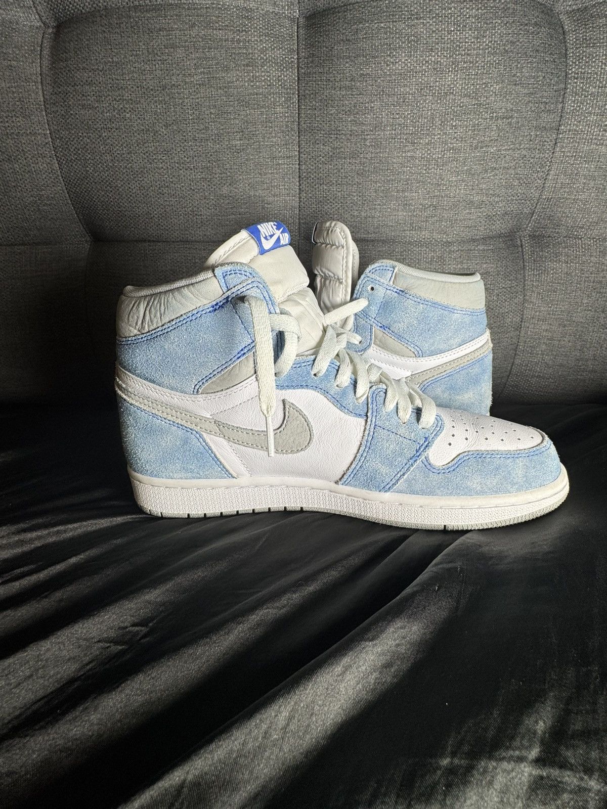 Jordan Brand Nike Air Jordan 1 Retro High OG Hyper Royal Size US 9.5 / EU 42-43 - 4 Thumbnail