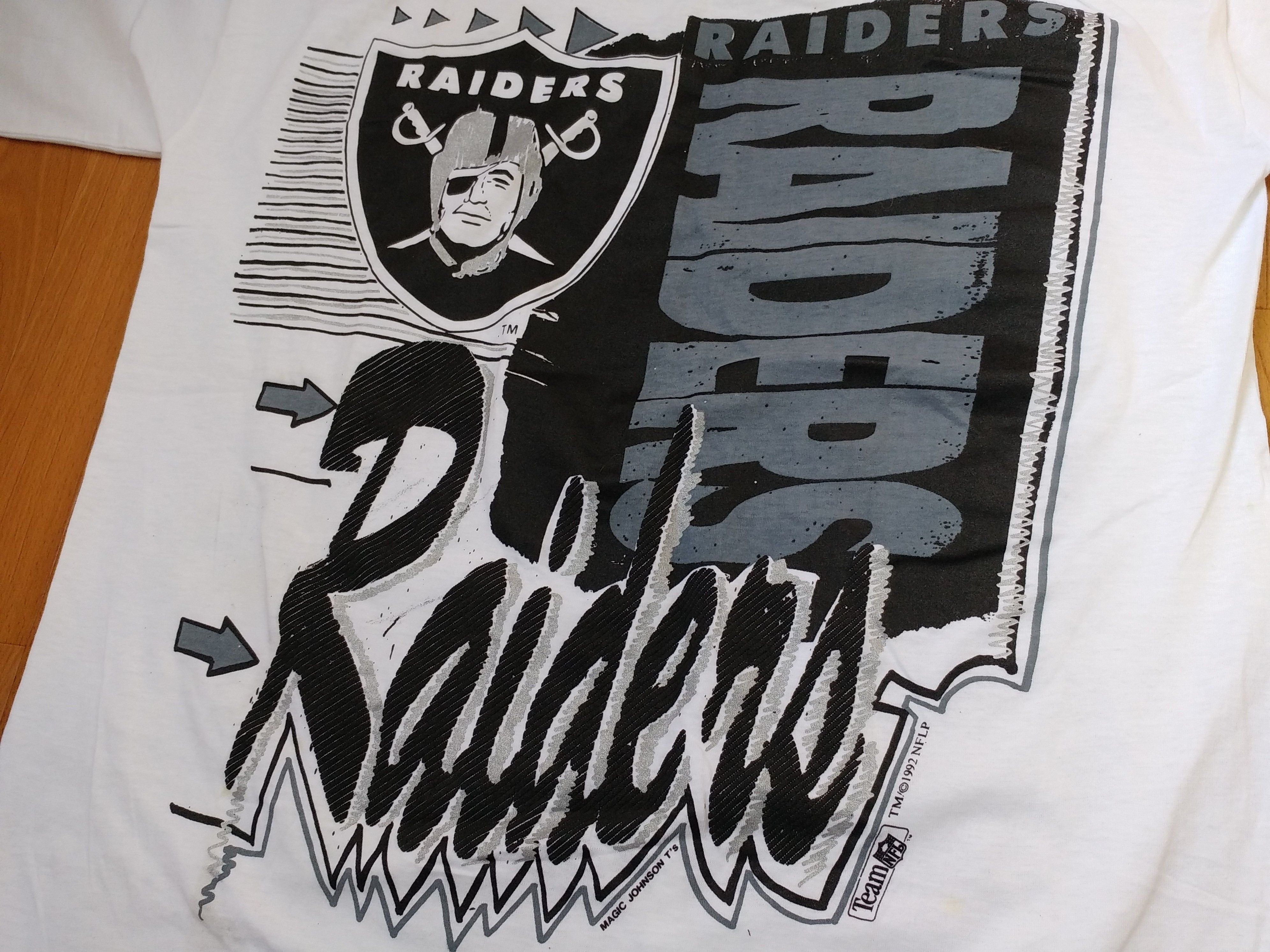 NFL Los Angeles RAIDERS t-shirt 1992 Magic Johnson vintage XL Size US XL / EU 56 / 4 - 4 Thumbnail