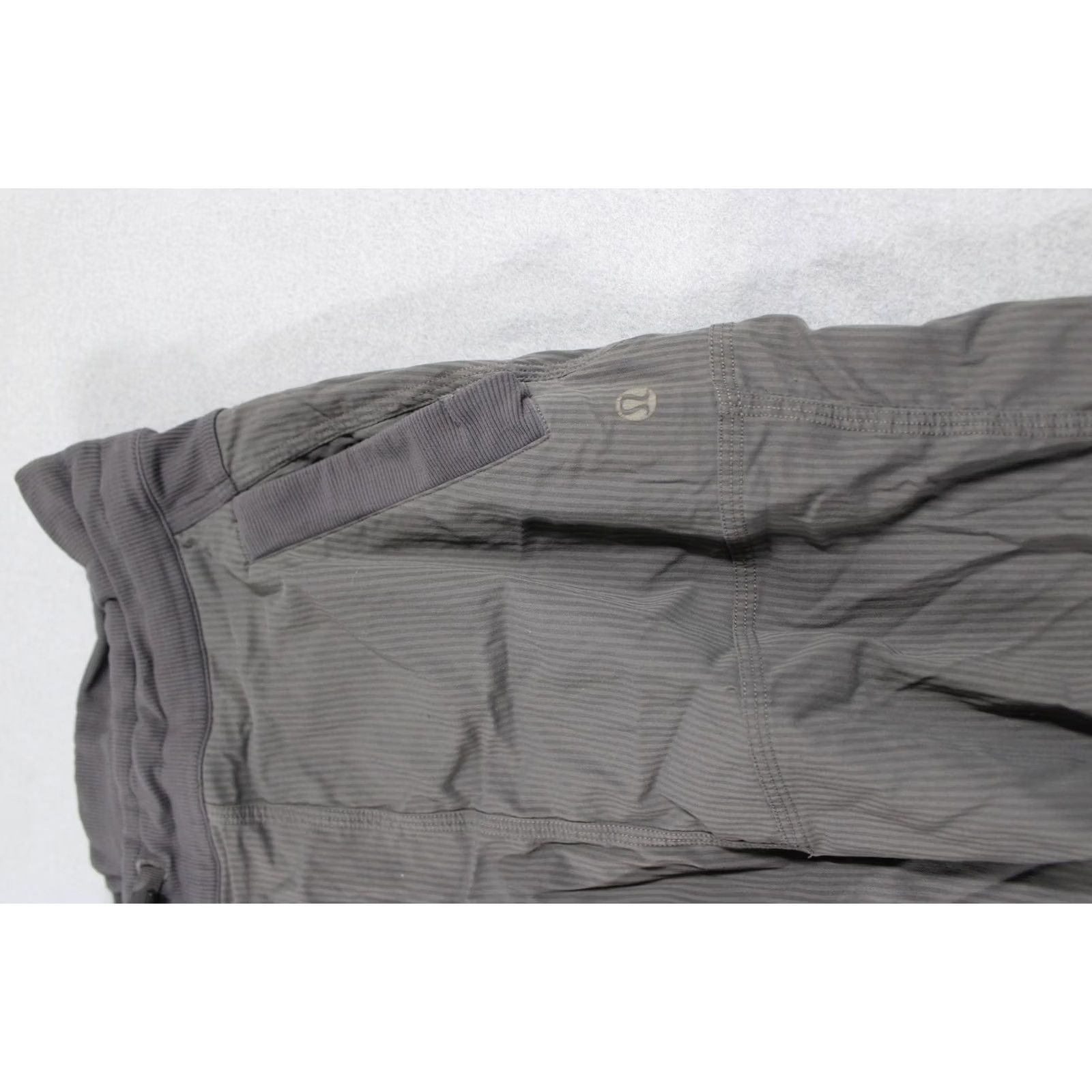 Lululemon Lululemon Pants Womens Medium Gray Striped Cropped Lightweight Drawstring Yoga Size 32" / US 10 / IT 46 - 2 Thumbnail