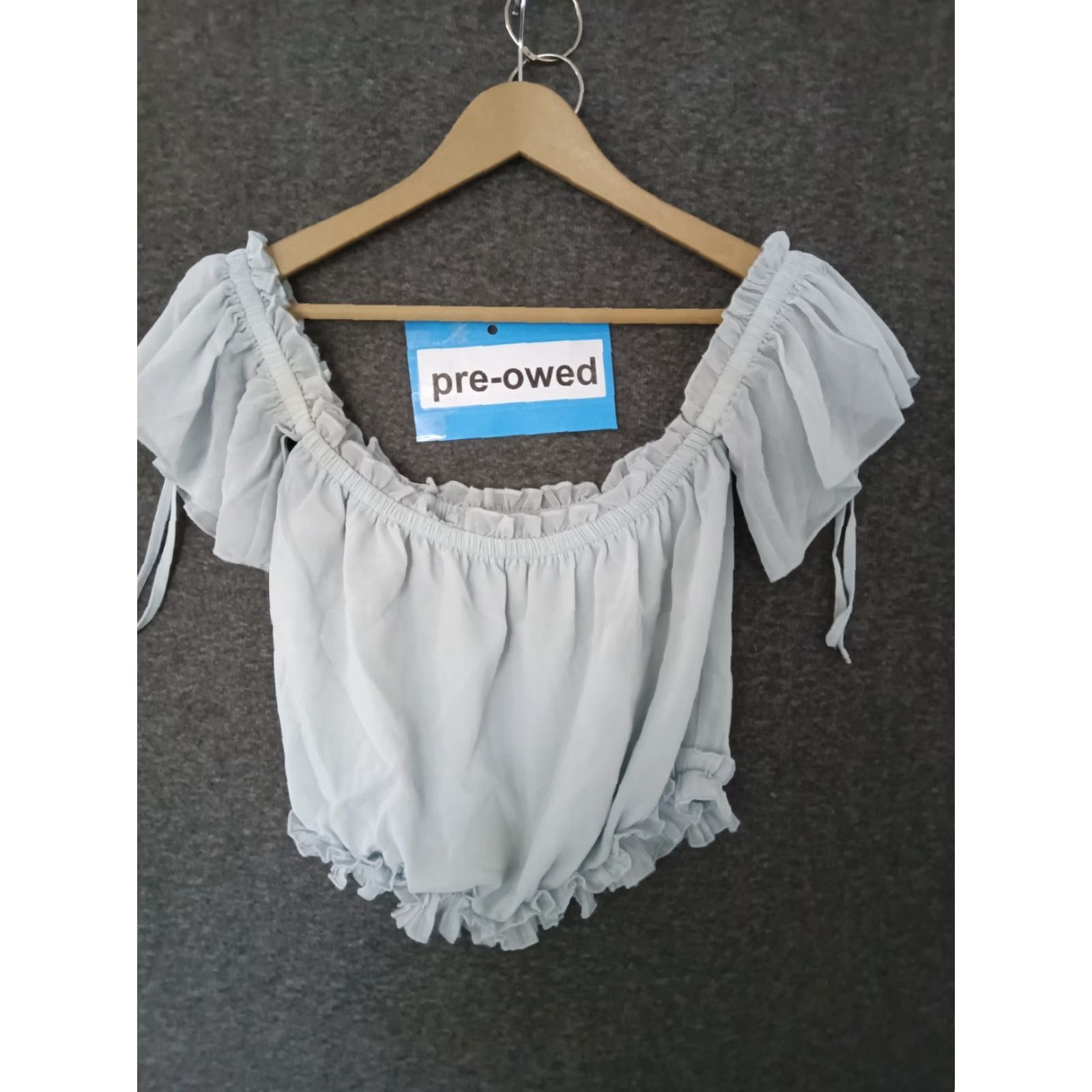 Forever 21 Forever 21 Ruffle Crop Top Women's Gray M Cropped Shirt Off Shoulder Vintage Casual Cotton Blend Black? Size M / US 6-8 / IT 42-44 - 2 Thumbnail