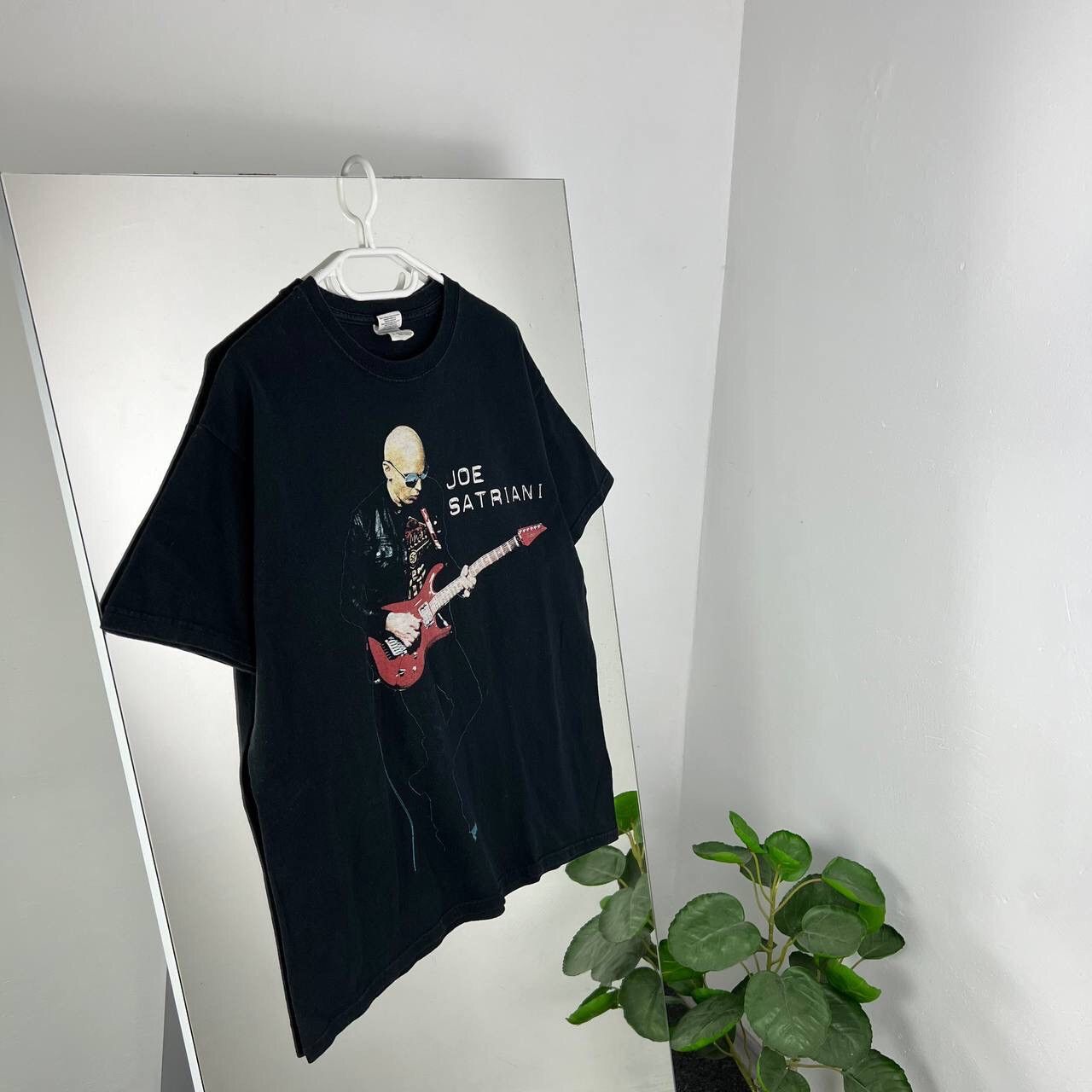 Band Tees Joe Satriani Guitar Teacher World Tour Vintage Tee Size US L / EU 52-54 / 3 - 1 Thumbnail