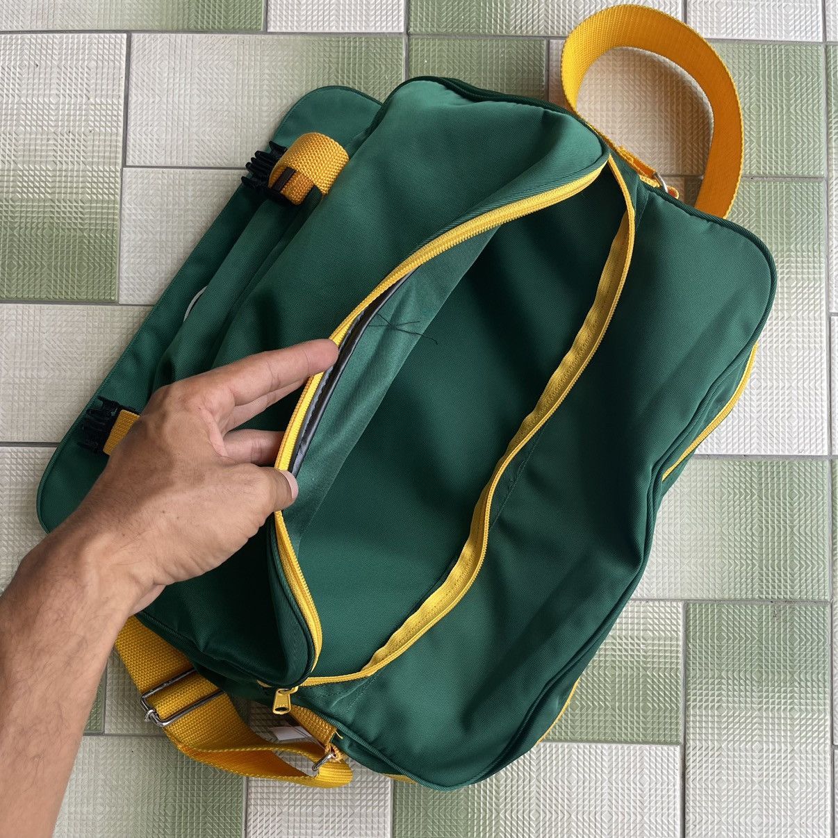 Designer × MLB 90's Oakland Athletics by Yubisha Sangyo Messenger/Gym Bag Size ONE SIZE - 12 Thumbnail