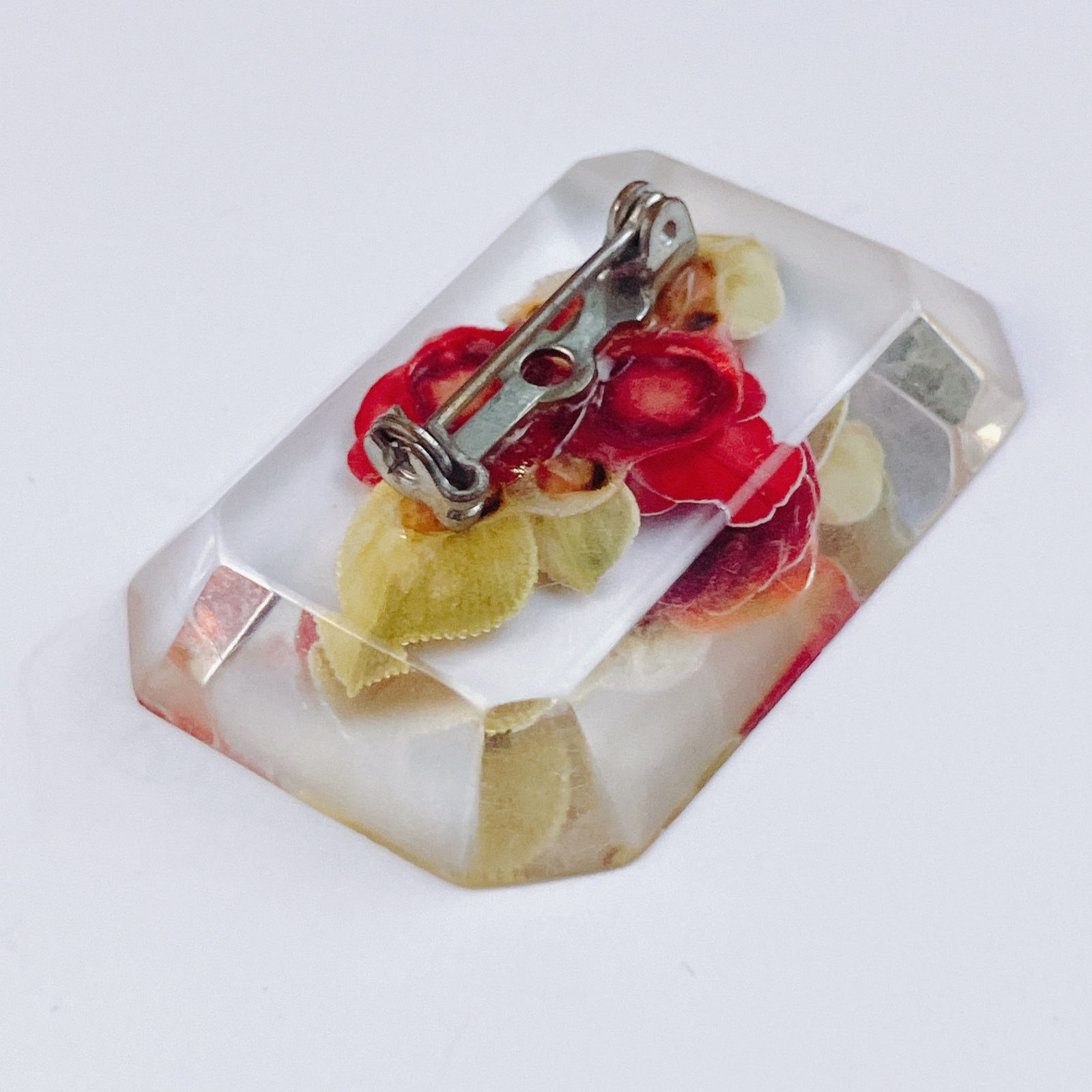 Vintage Vintage 1940s Reverse Carved Lucite Floral Brooch Red Roses Size ONE SIZE - 9 Thumbnail