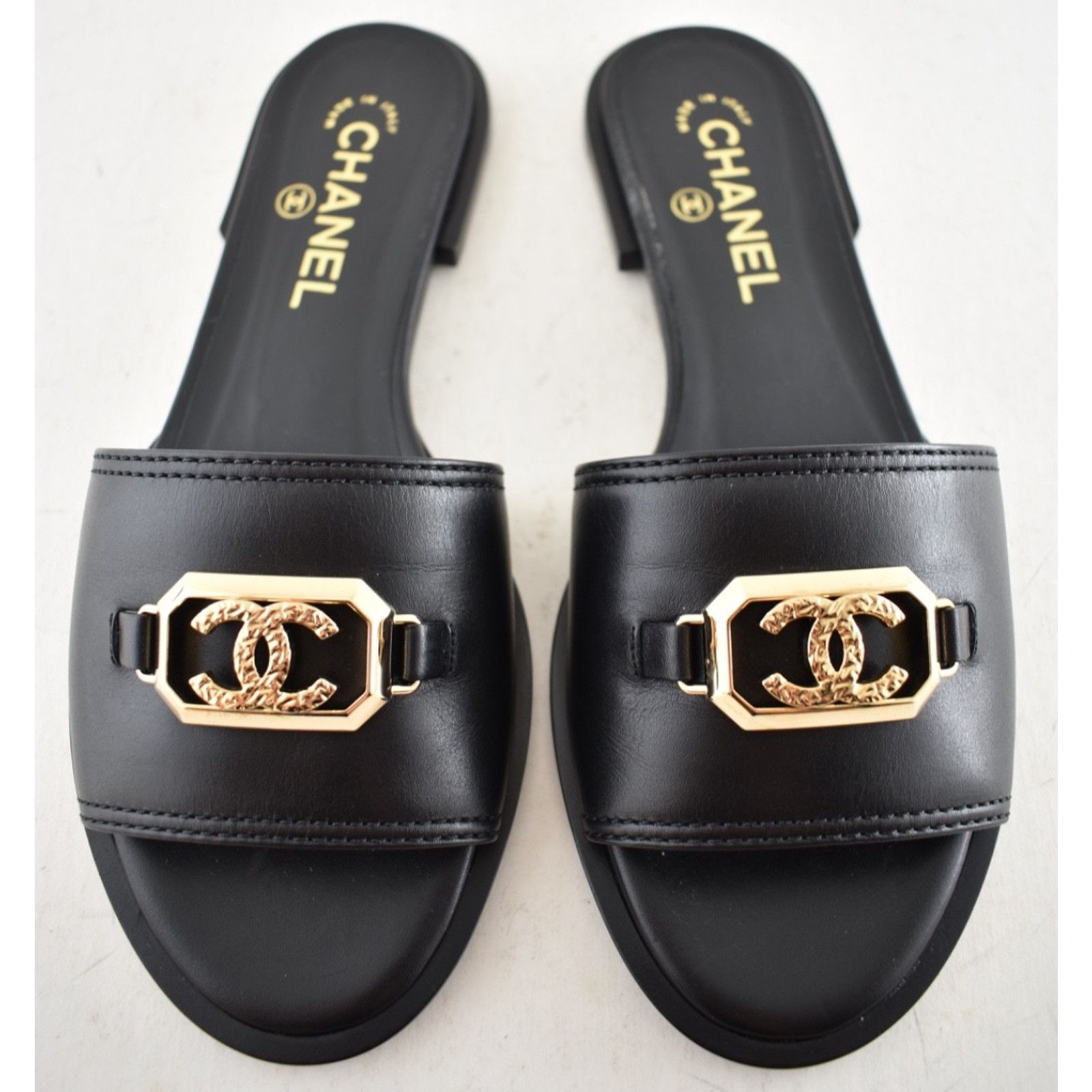 Chanel Chanel Black Shiny Calfskin Gold CC Mule Slides Sandals 38 Size US 8 / IT 38 - 8 Thumbnail