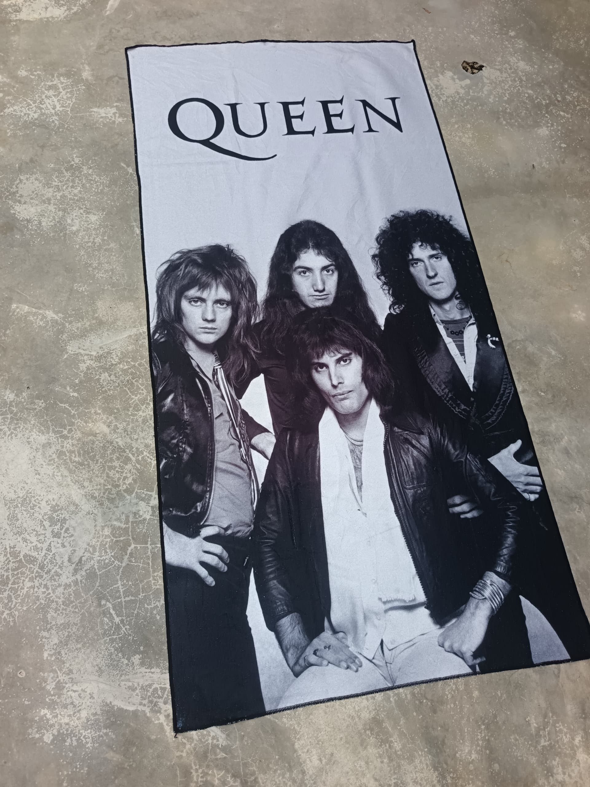 Band Tees × Vintage Queen official merch towel Size ONE SIZE - 4 Thumbnail