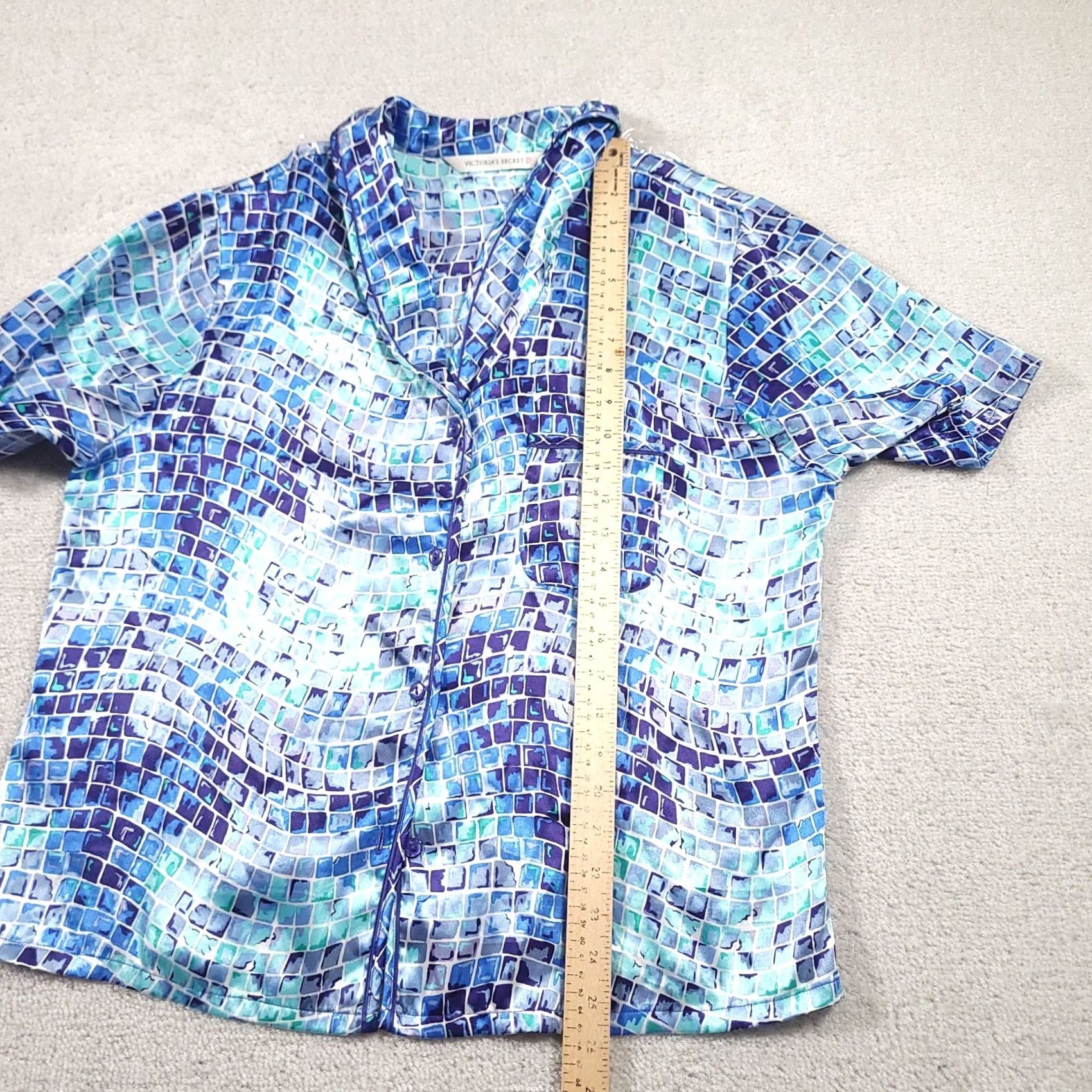 Victoria's Secret Victoria's Secret Satin Sleep Shirt Women’s L Blue Button Front Pajama Top Shirt Womens L Blue Satin Sleep Shirt Size L / US 10 / IT 46 - 5 Thumbnail