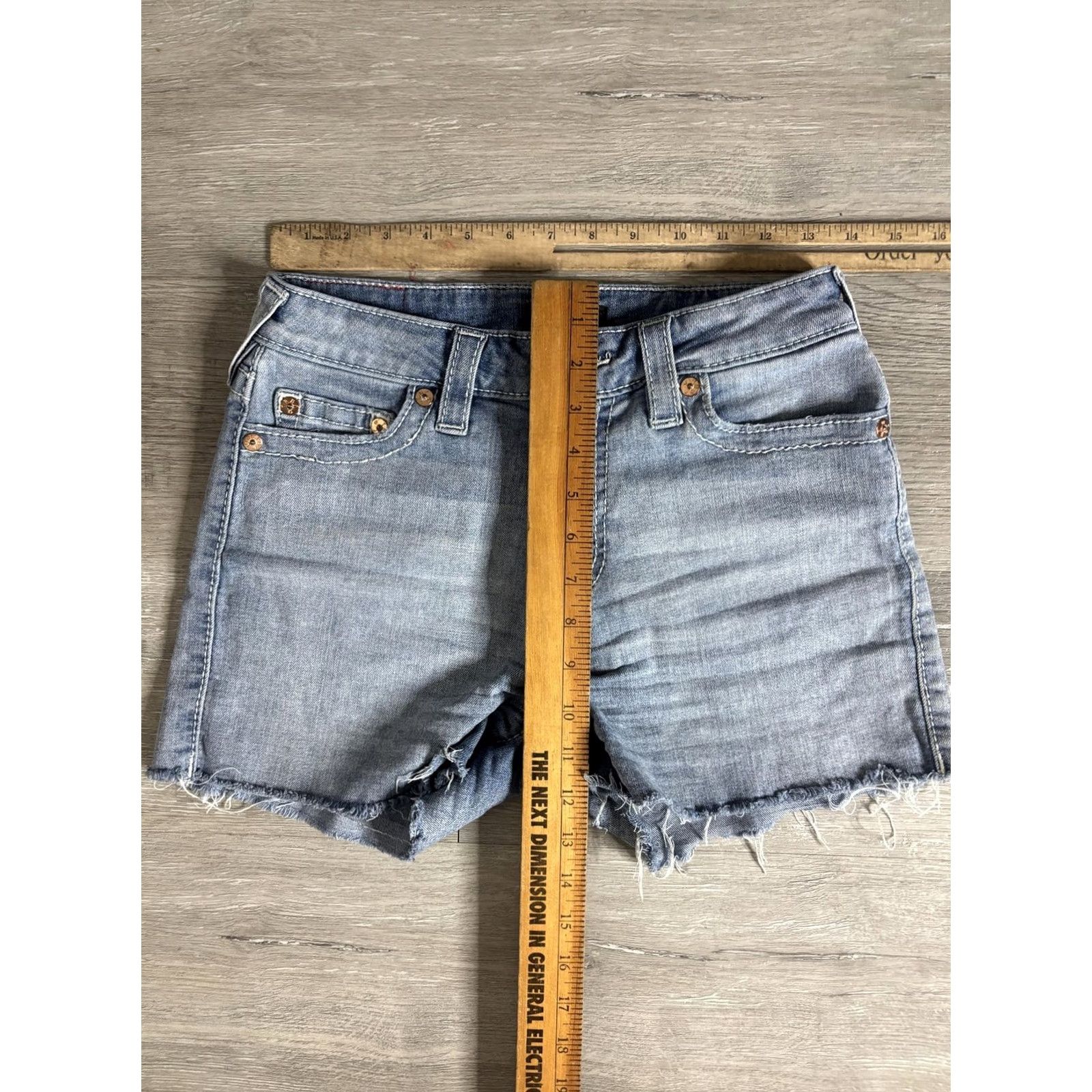 True Religion VINTAGE None True Religion Shorts Womens 28 Blue Denim Mid Rise Cut-Off Raw Hem Jayde White Back Pocket Logo 3 in Inseam 5-Pocket Mens Girls Size 28" / US 6 / IT 42 - 4 Thumbnail