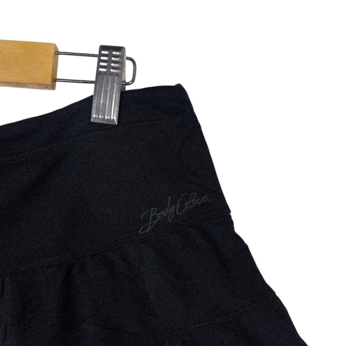 Body Glove Body Glove Y2K Black Ruffle Mini Skirt Low Rise Stretch Swim Size 29" - 4 Thumbnail